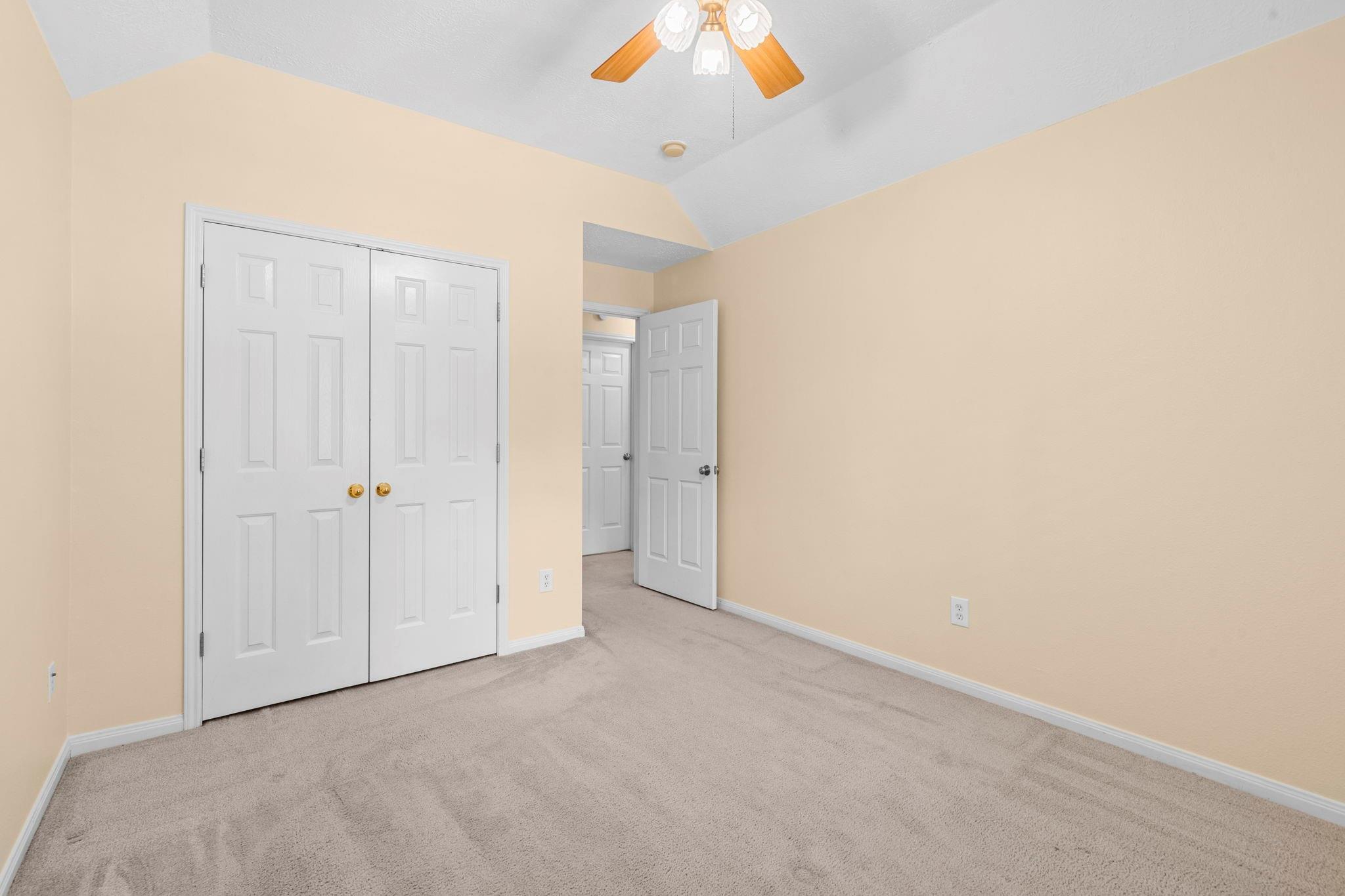 78 E Hobbit Glen Drive