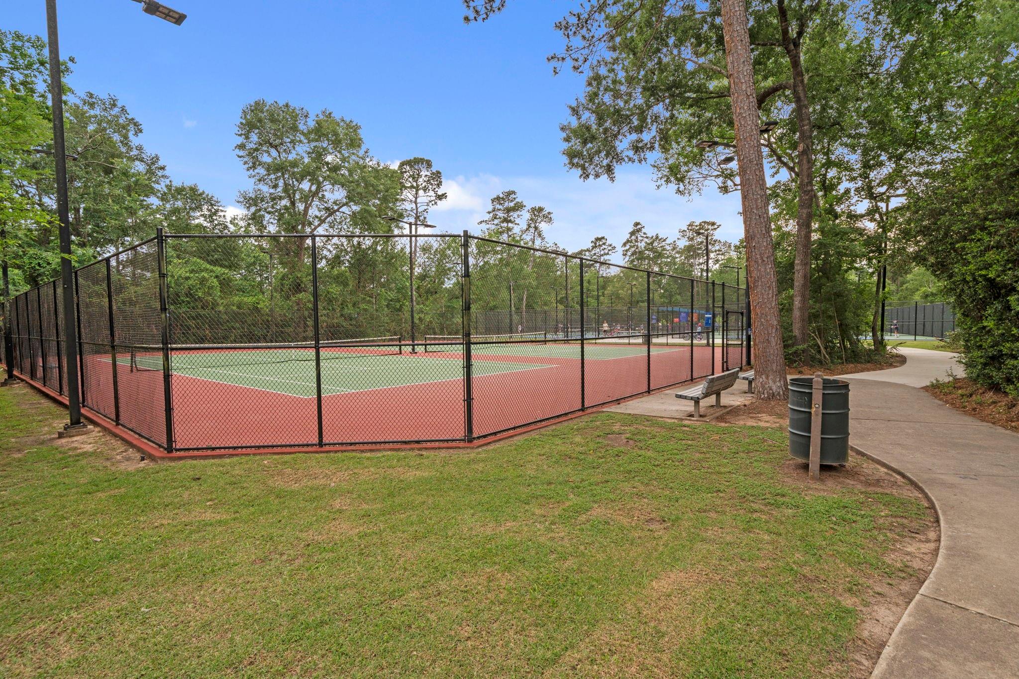 78 E Hobbit Glen Drive