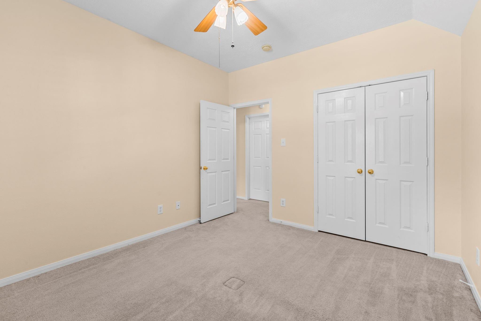 78 E Hobbit Glen Drive