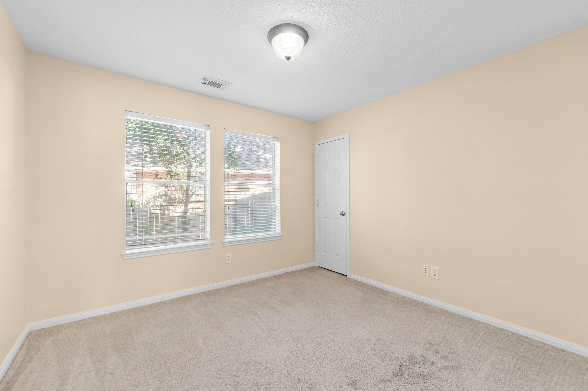 78 E Hobbit Glen Drive