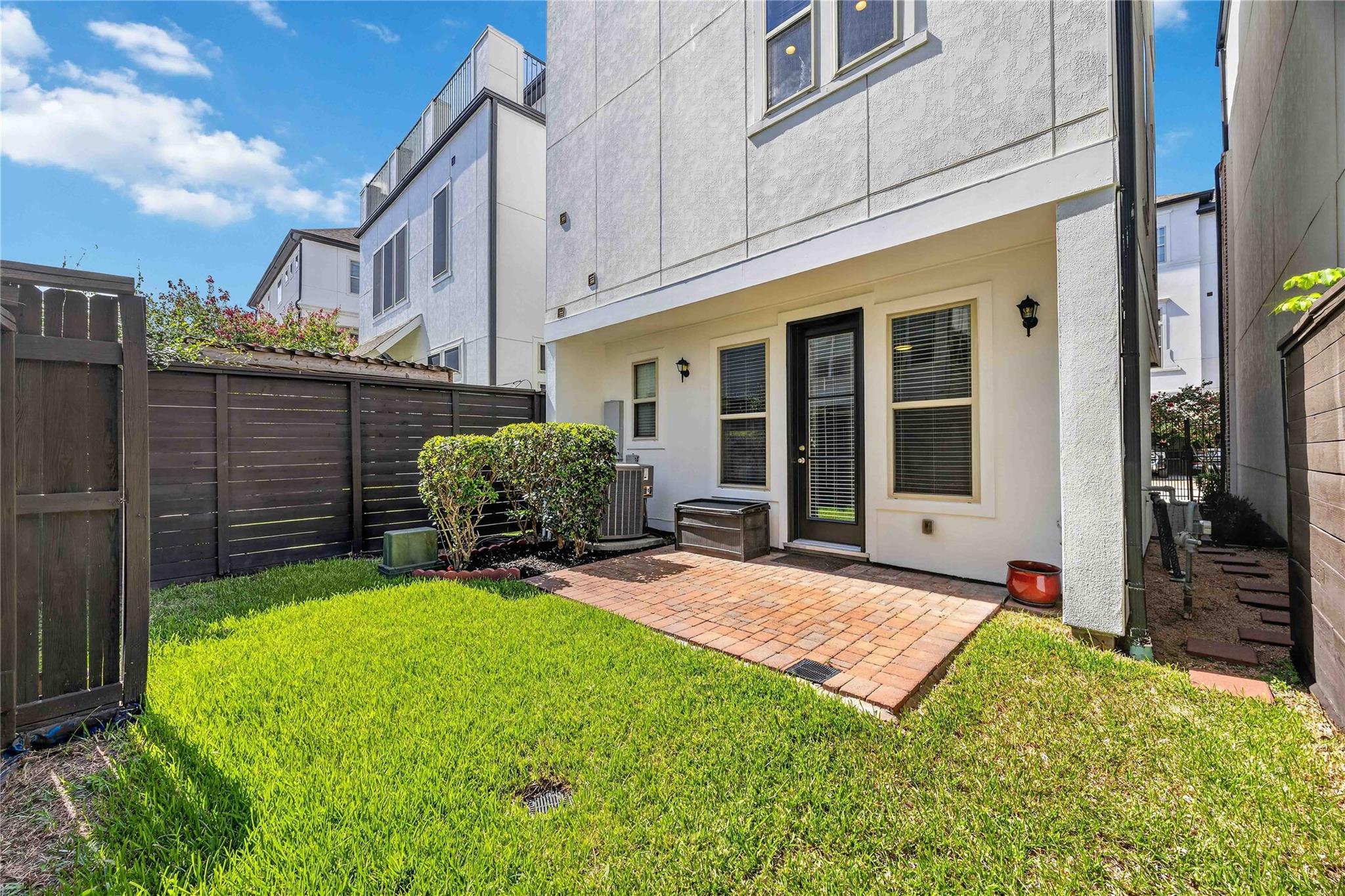 5723 Arabelle Lake