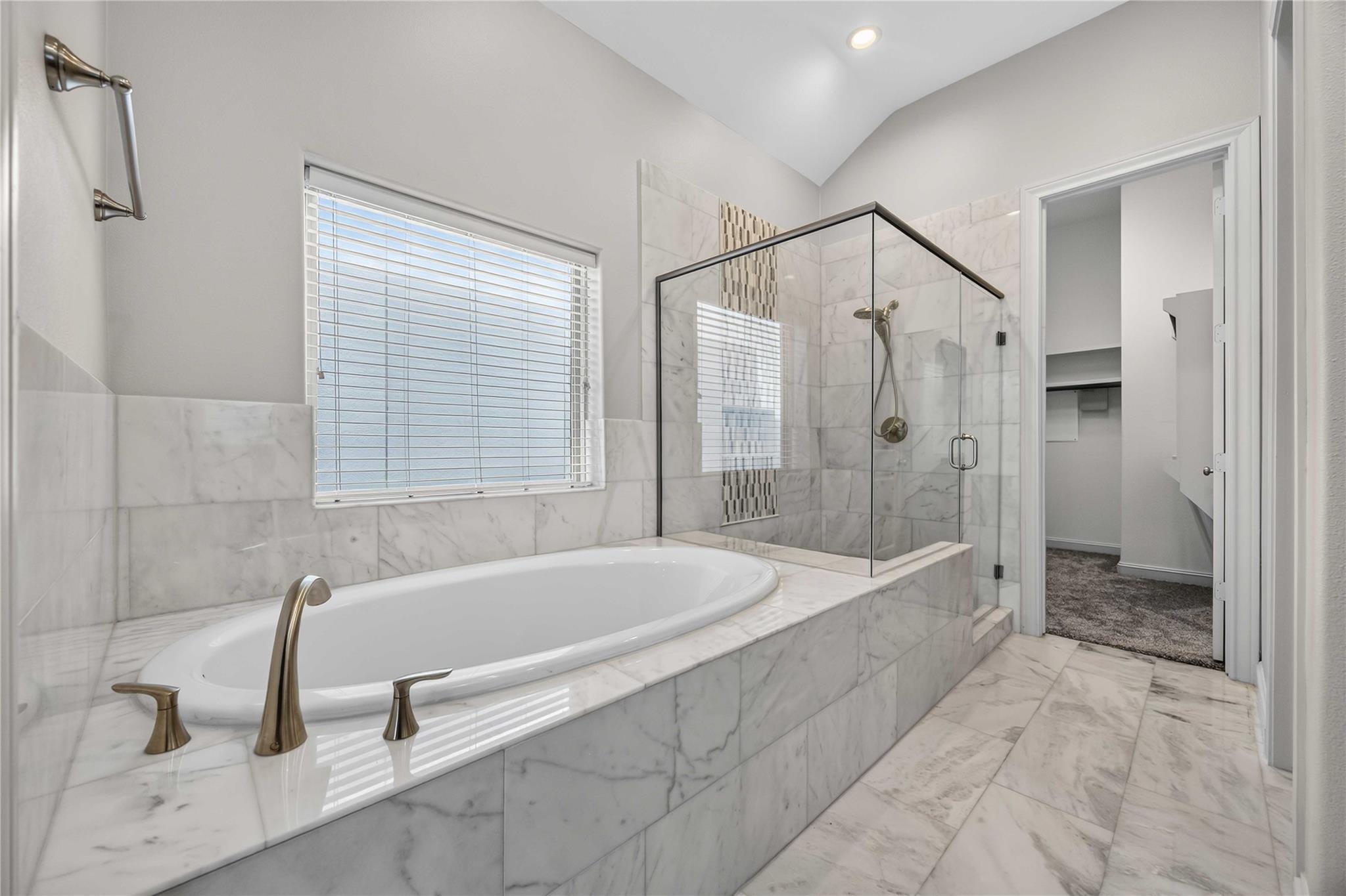 5723 Arabelle Lake