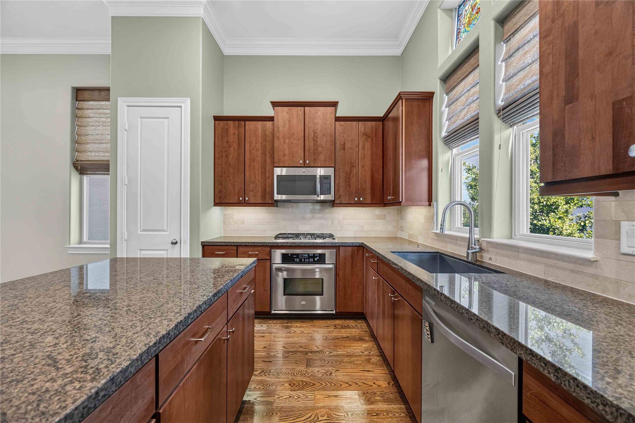 5723 Arabelle Lake