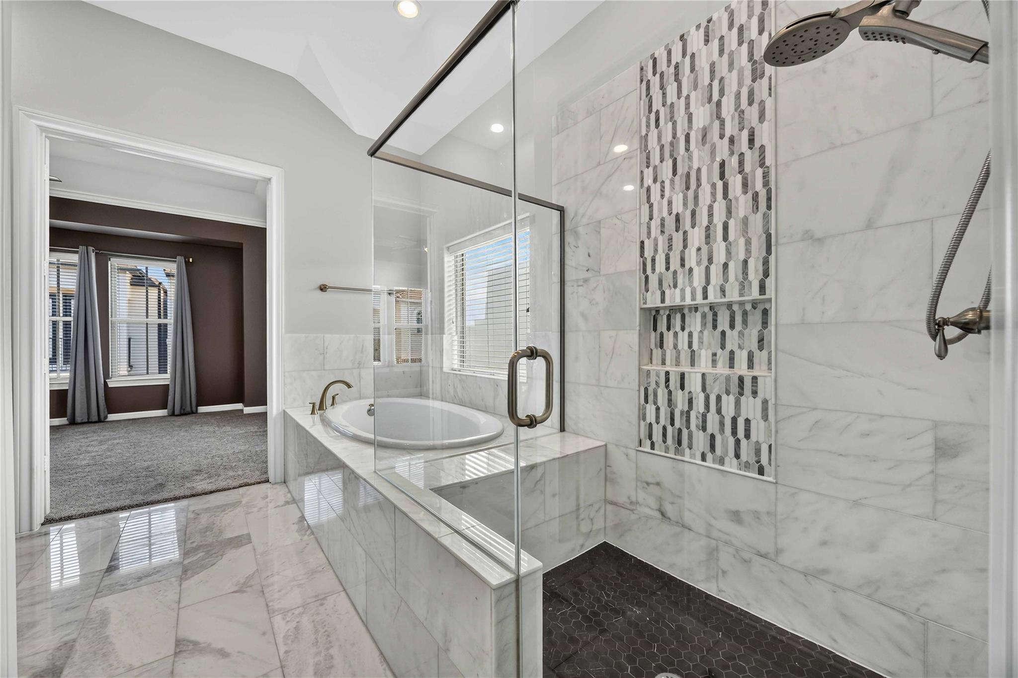 5723 Arabelle Lake