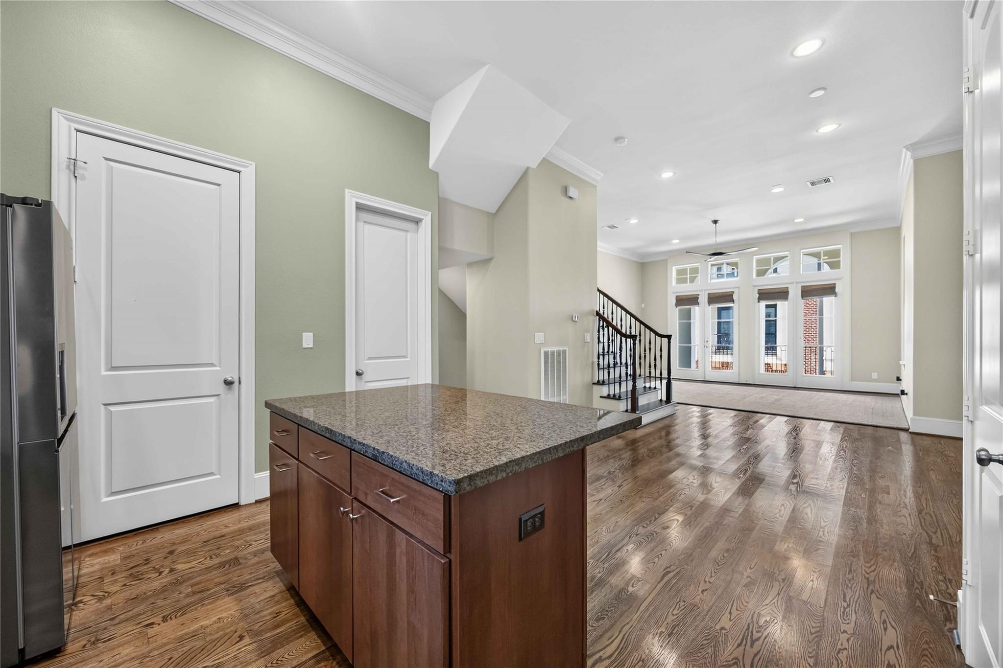 5723 Arabelle Lake