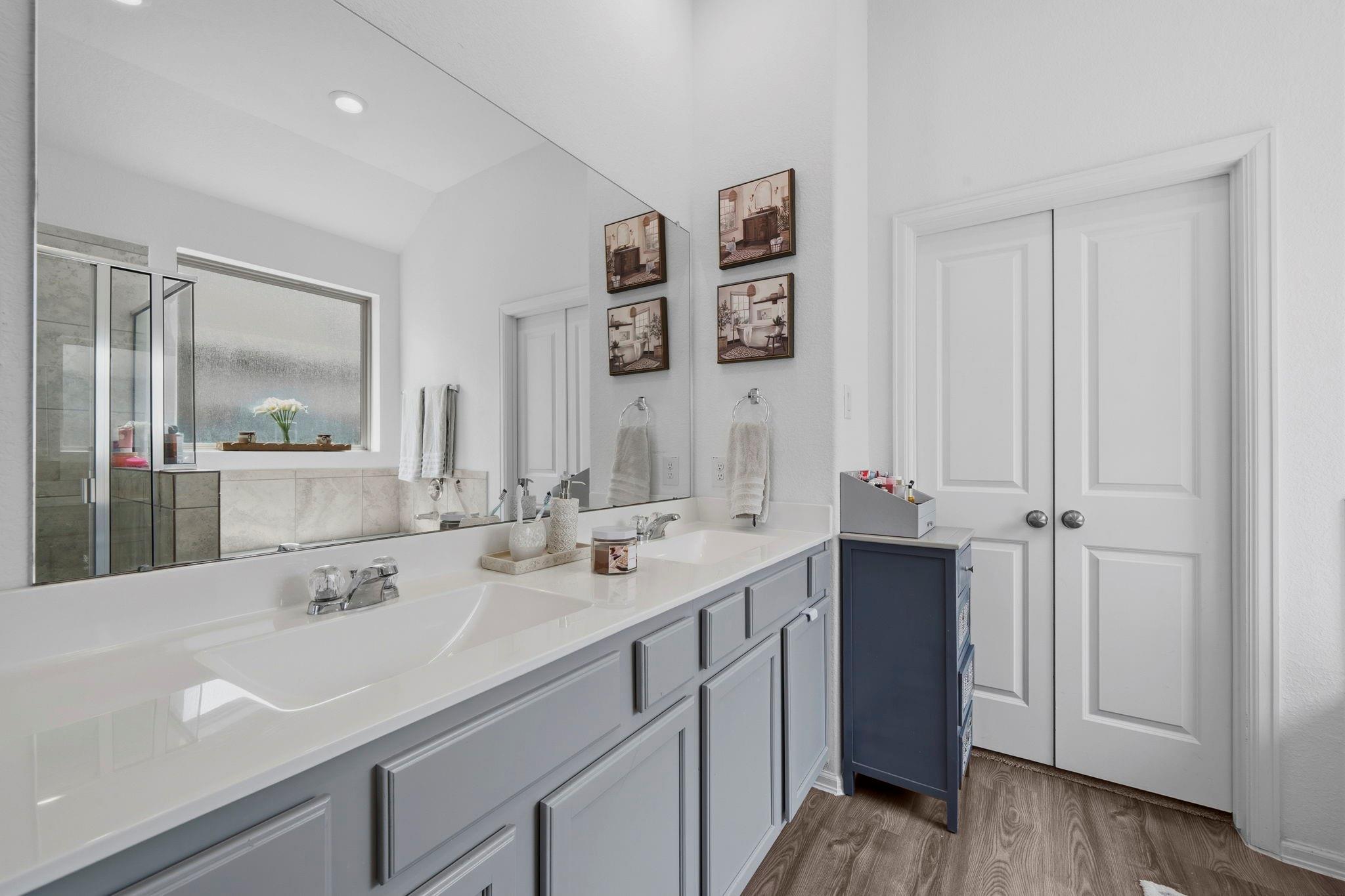 5142 Dunstable Manor Lane