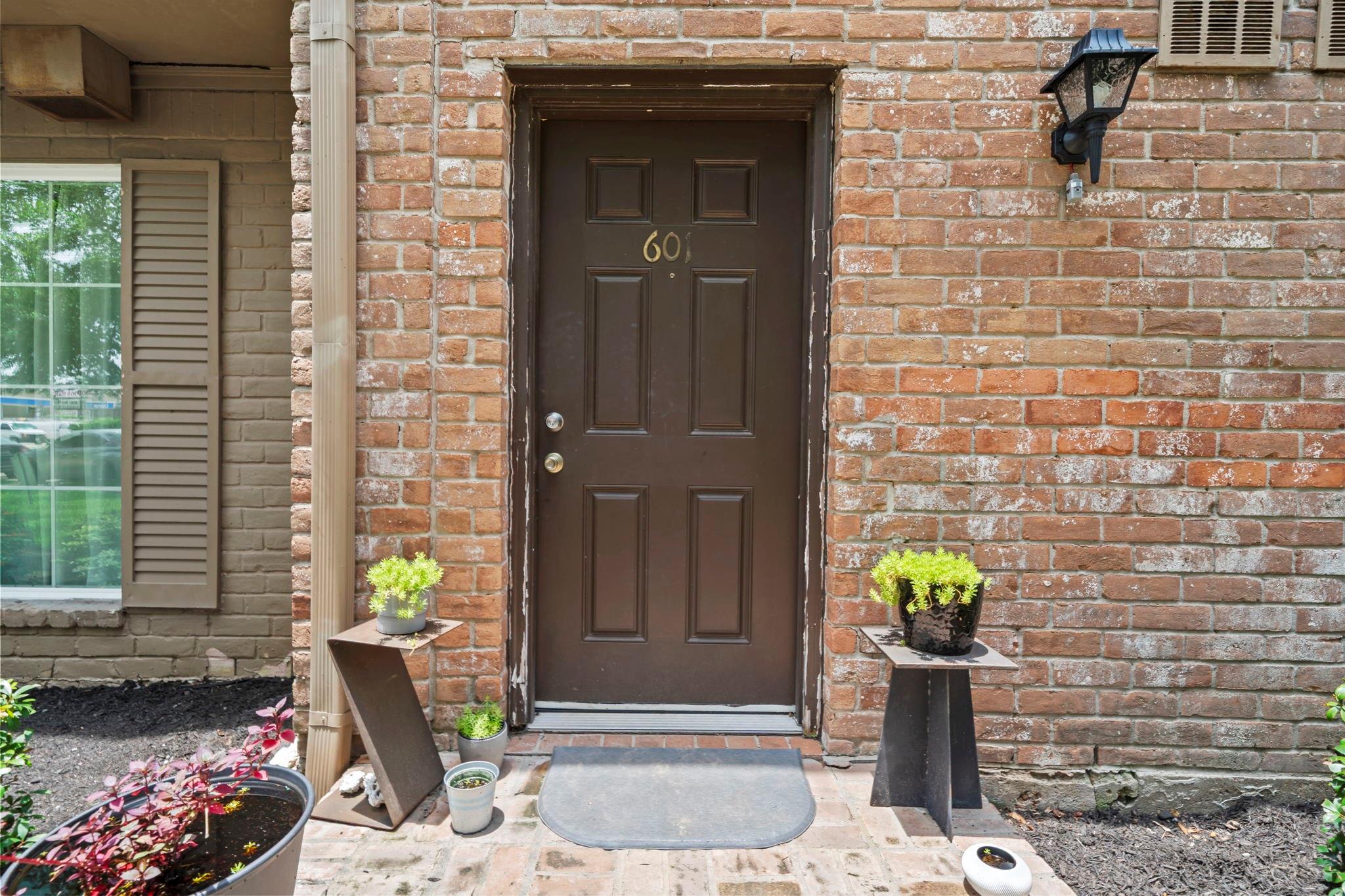 351 N Post Oak Lane # 601