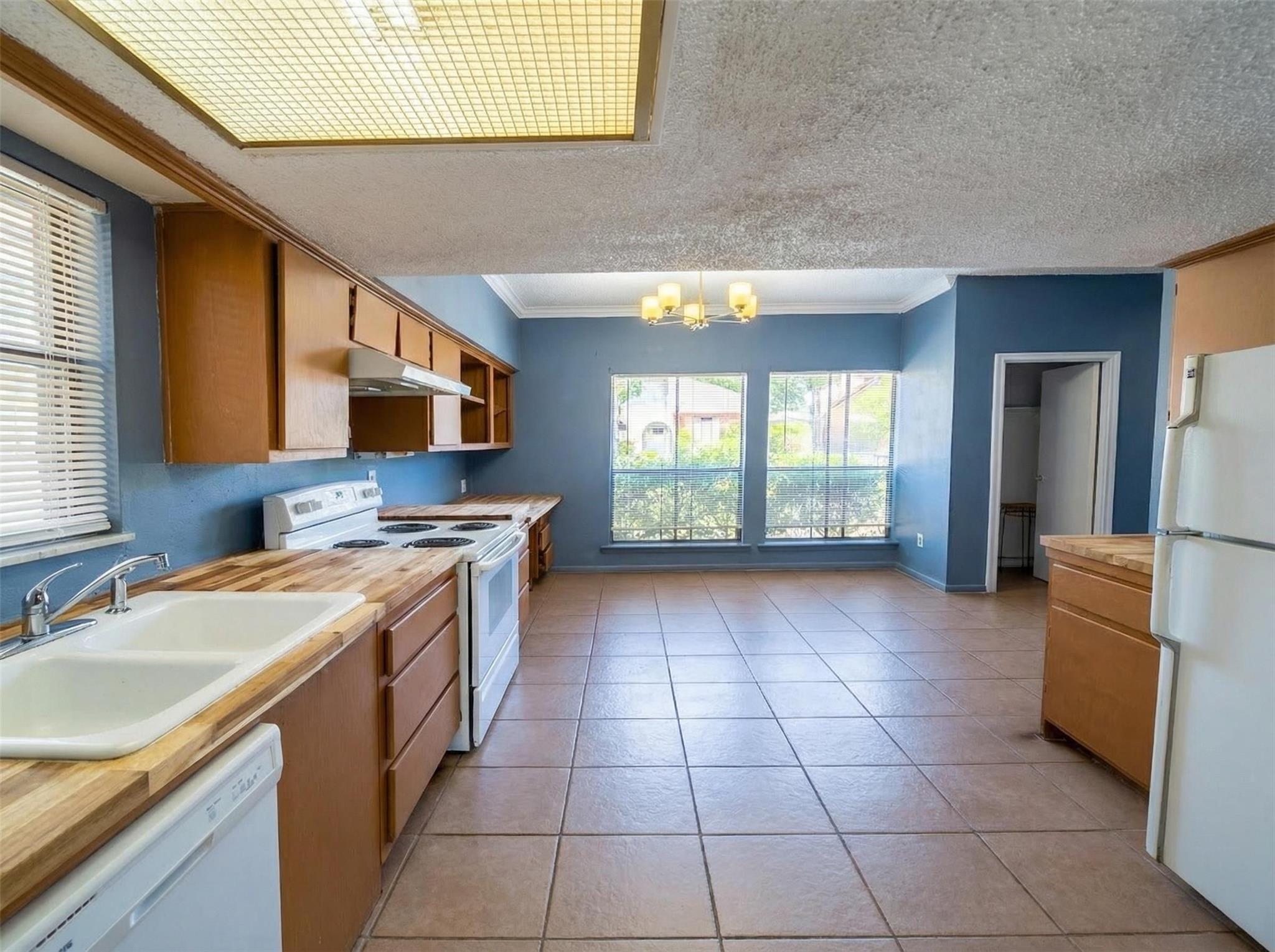 7700 Creekbend Drive # 103