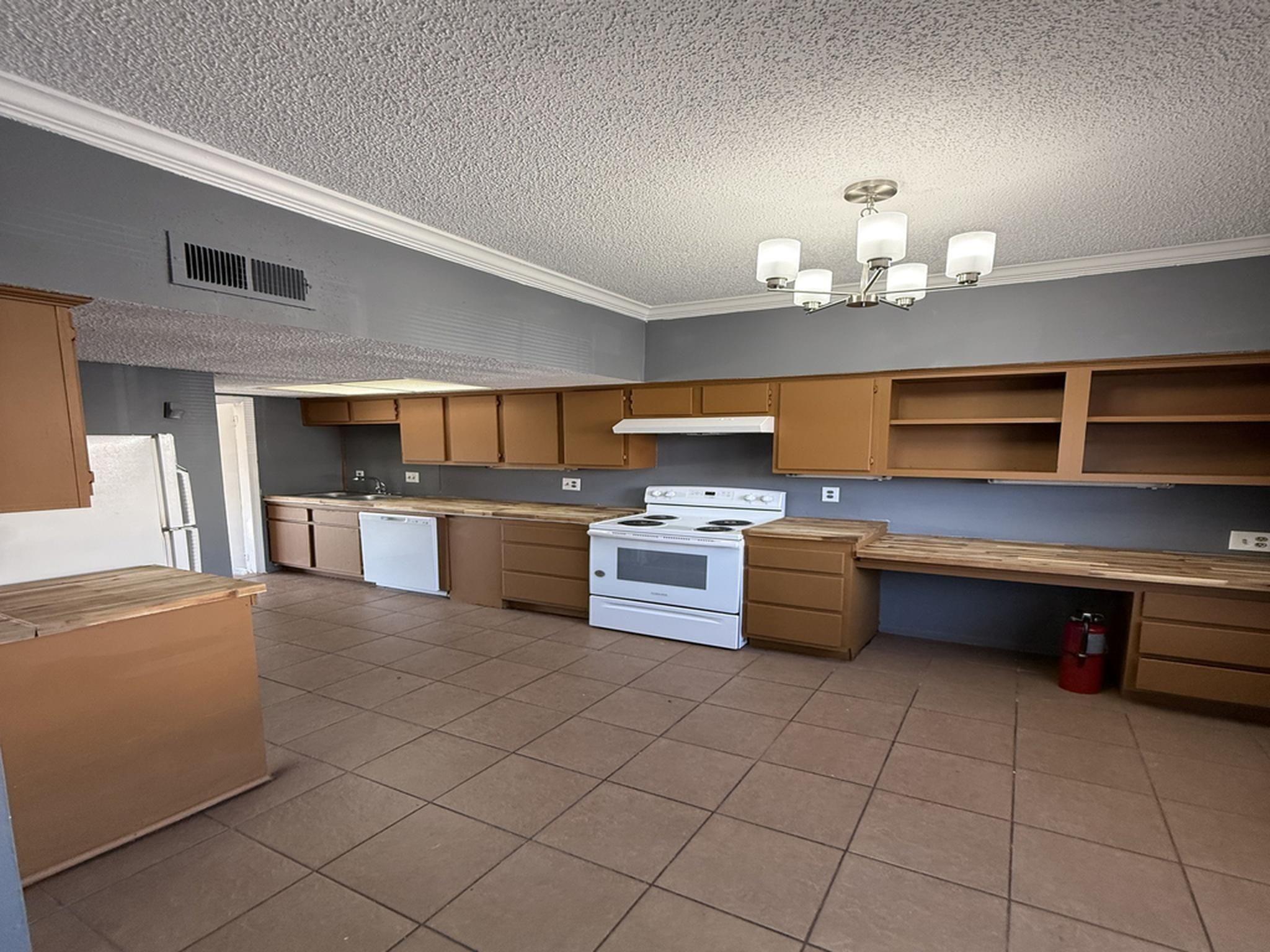 7700 Creekbend Drive # 103