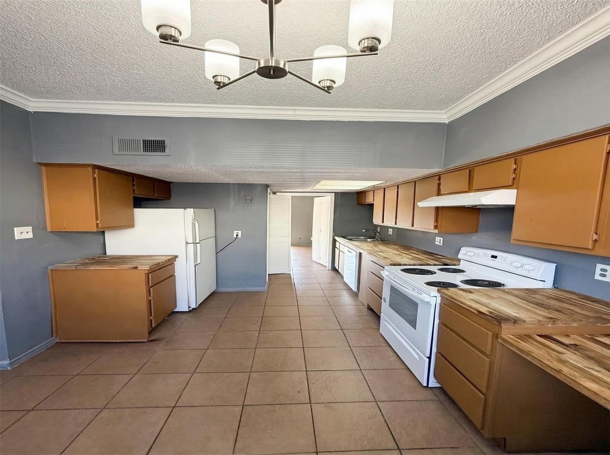 7700 Creekbend Drive # 103