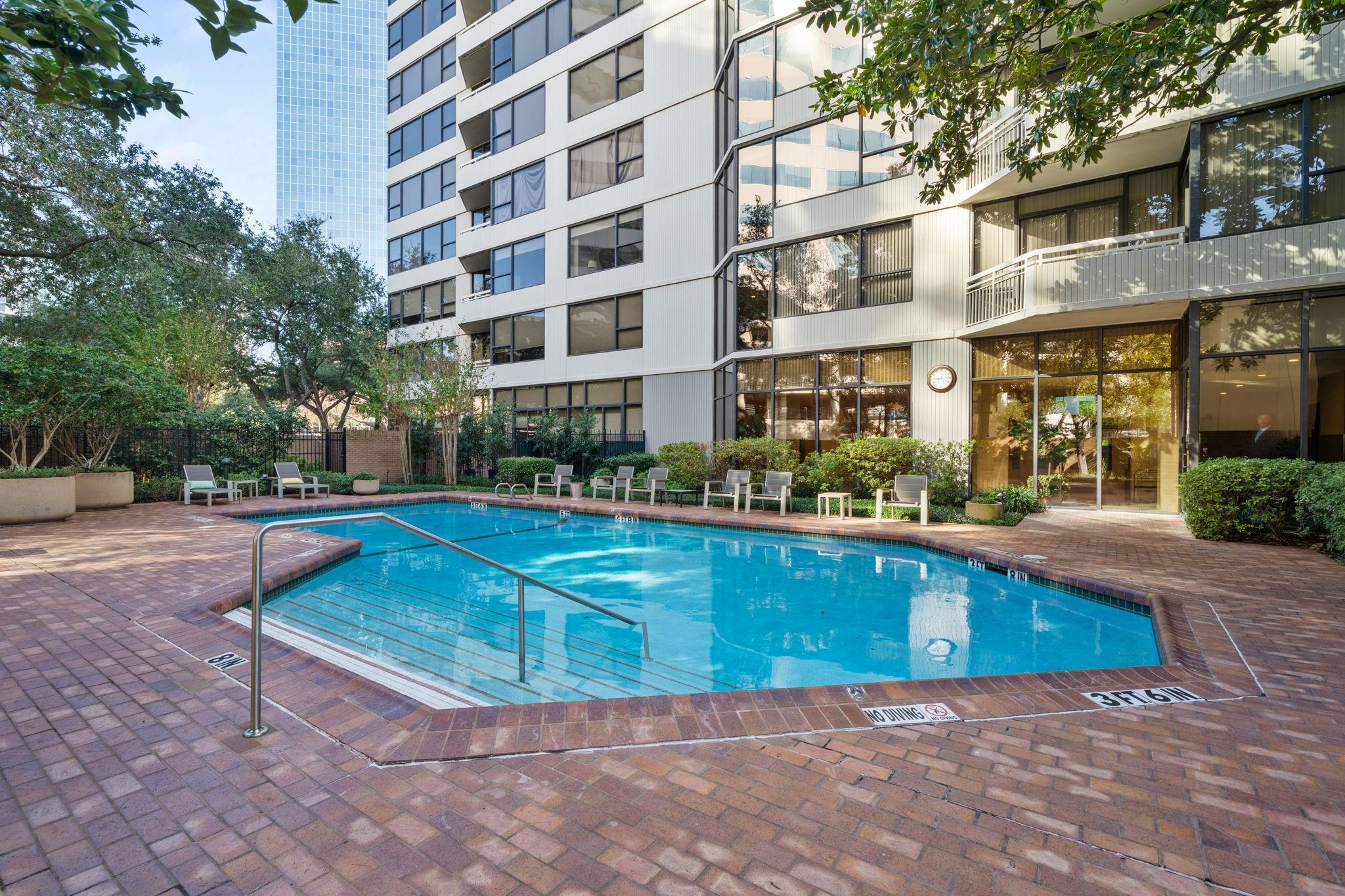 14 Greenway Plaza # 17Q