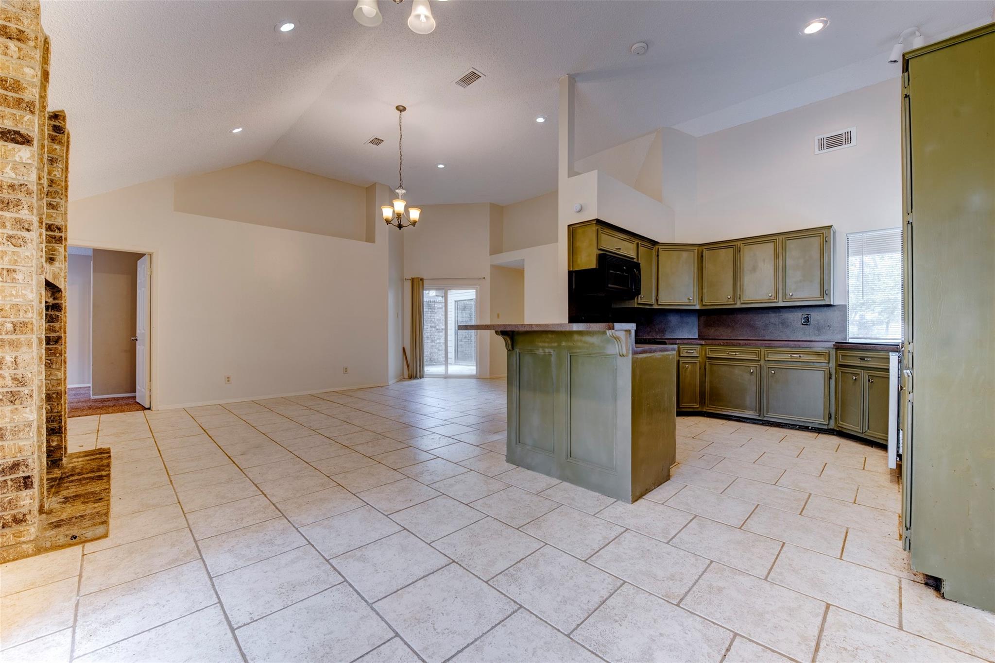1906 Woodhue Drive
