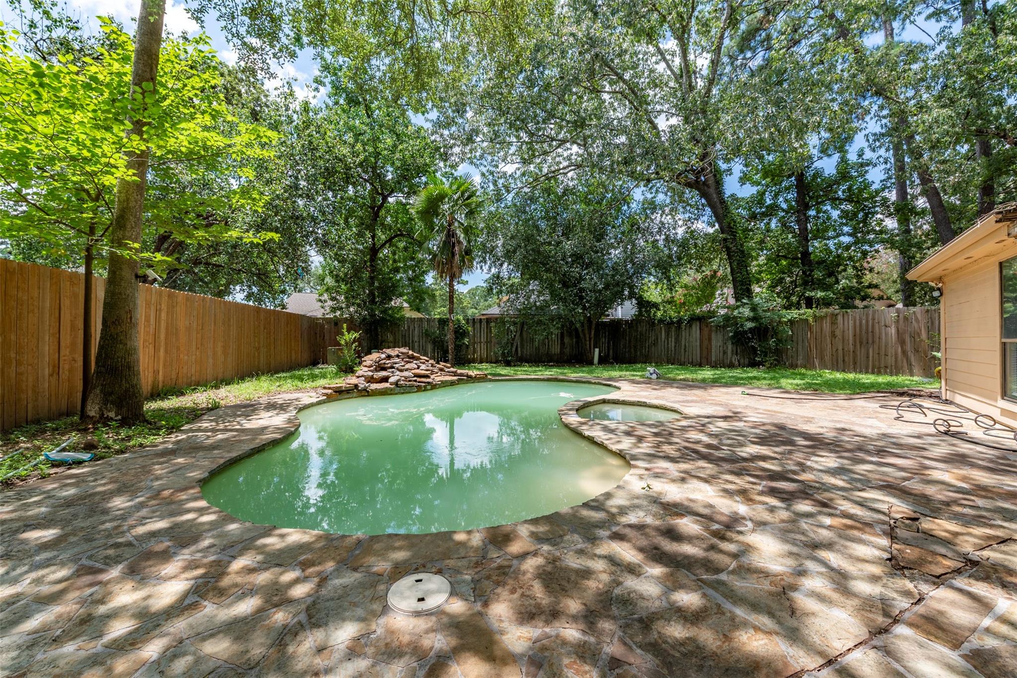1906 Woodhue Drive