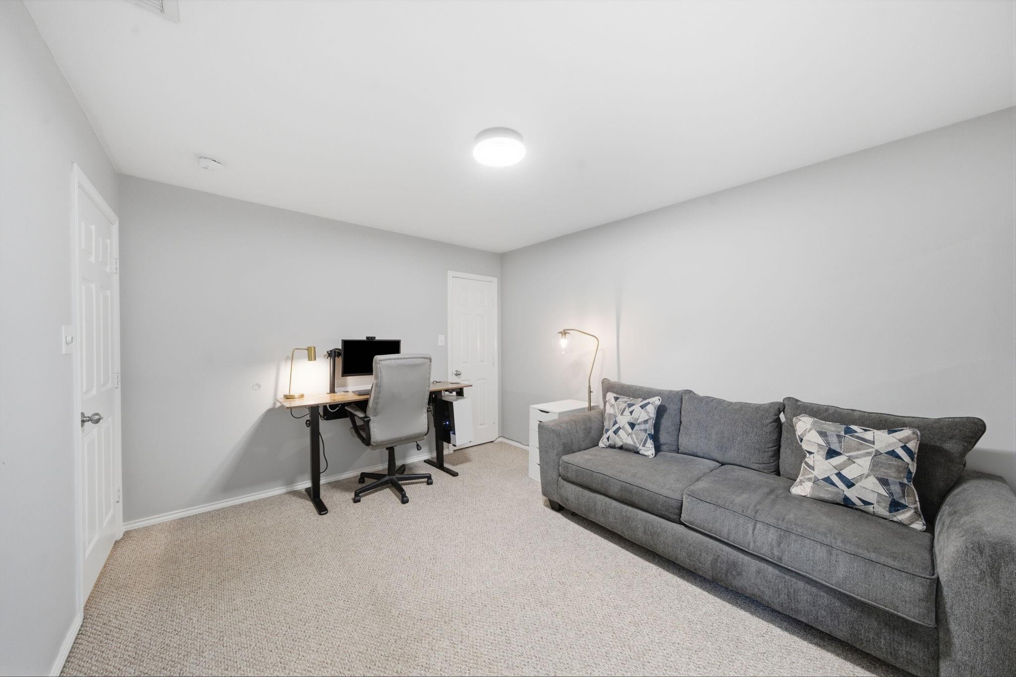 834 W Heights Hollow Lane