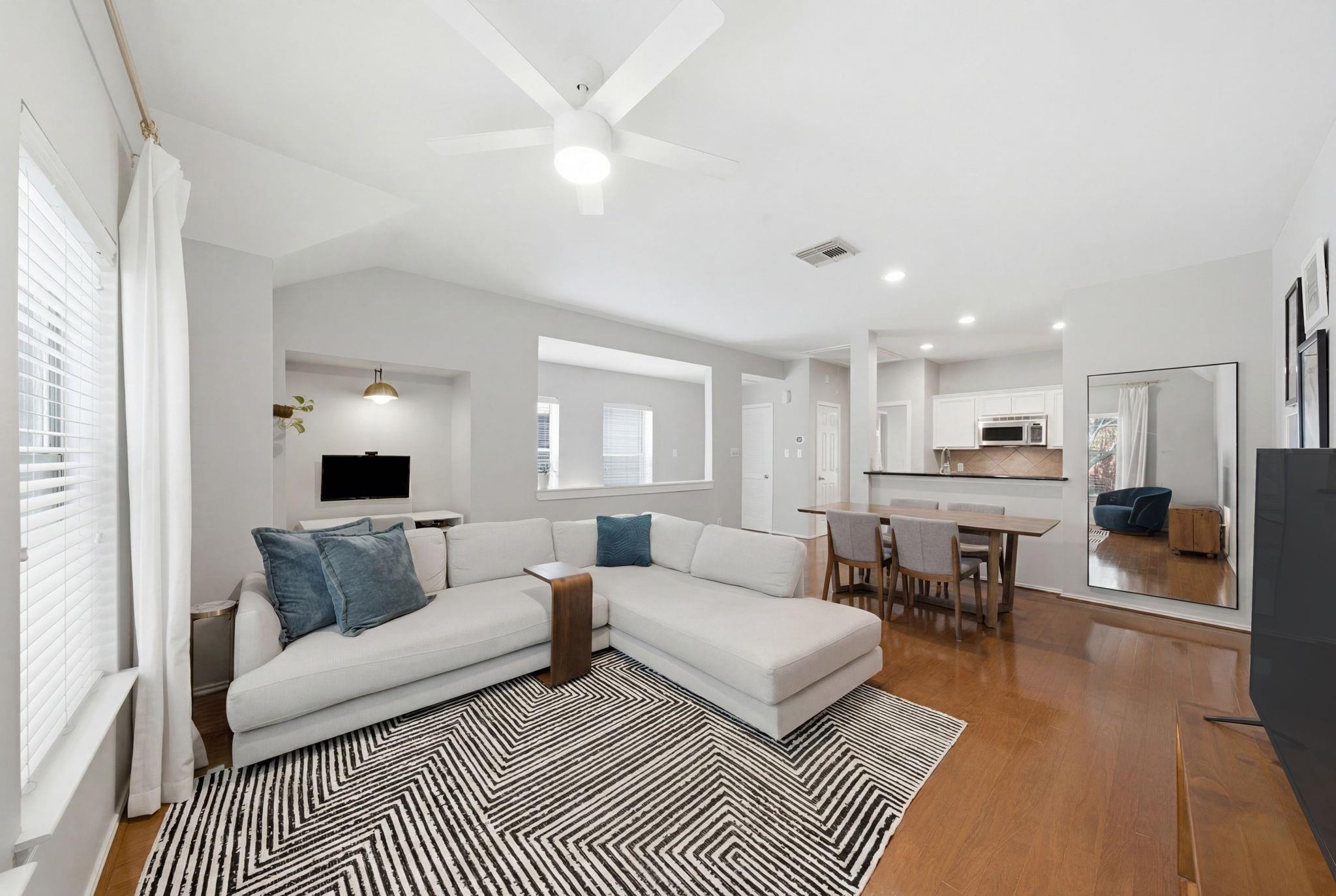 834 W Heights Hollow Lane