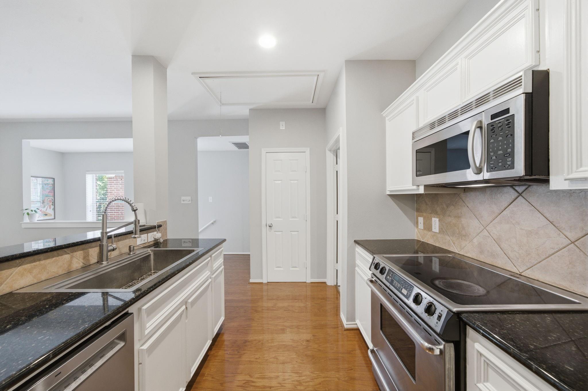 834 W Heights Hollow Lane