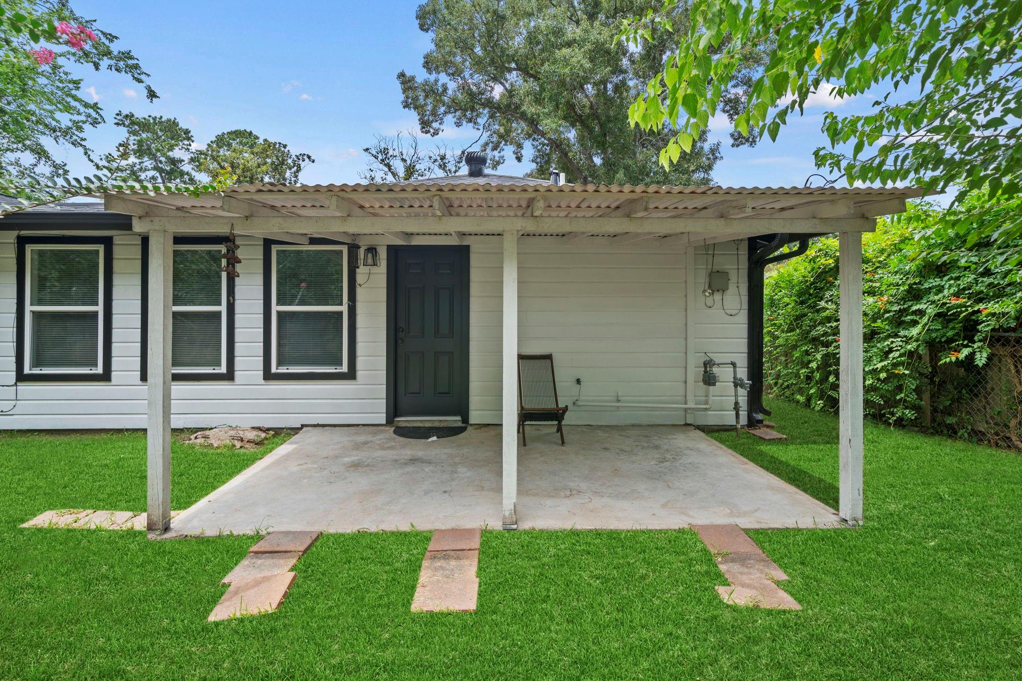 4618 Ella Boulevard