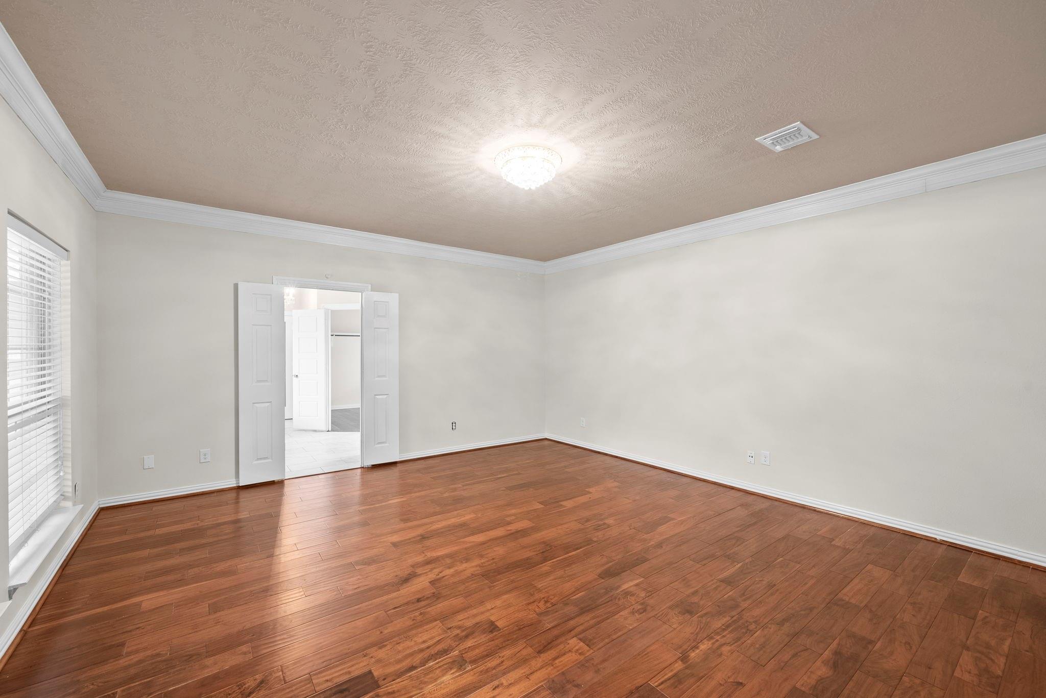 5526 Darschelle Drive