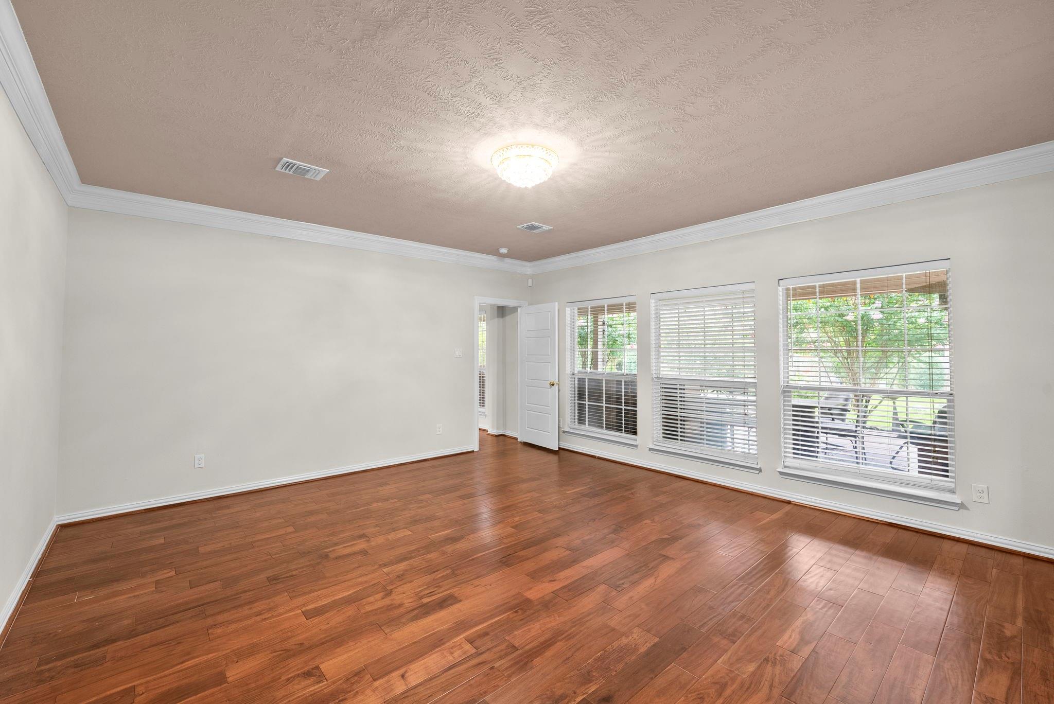5526 Darschelle Drive