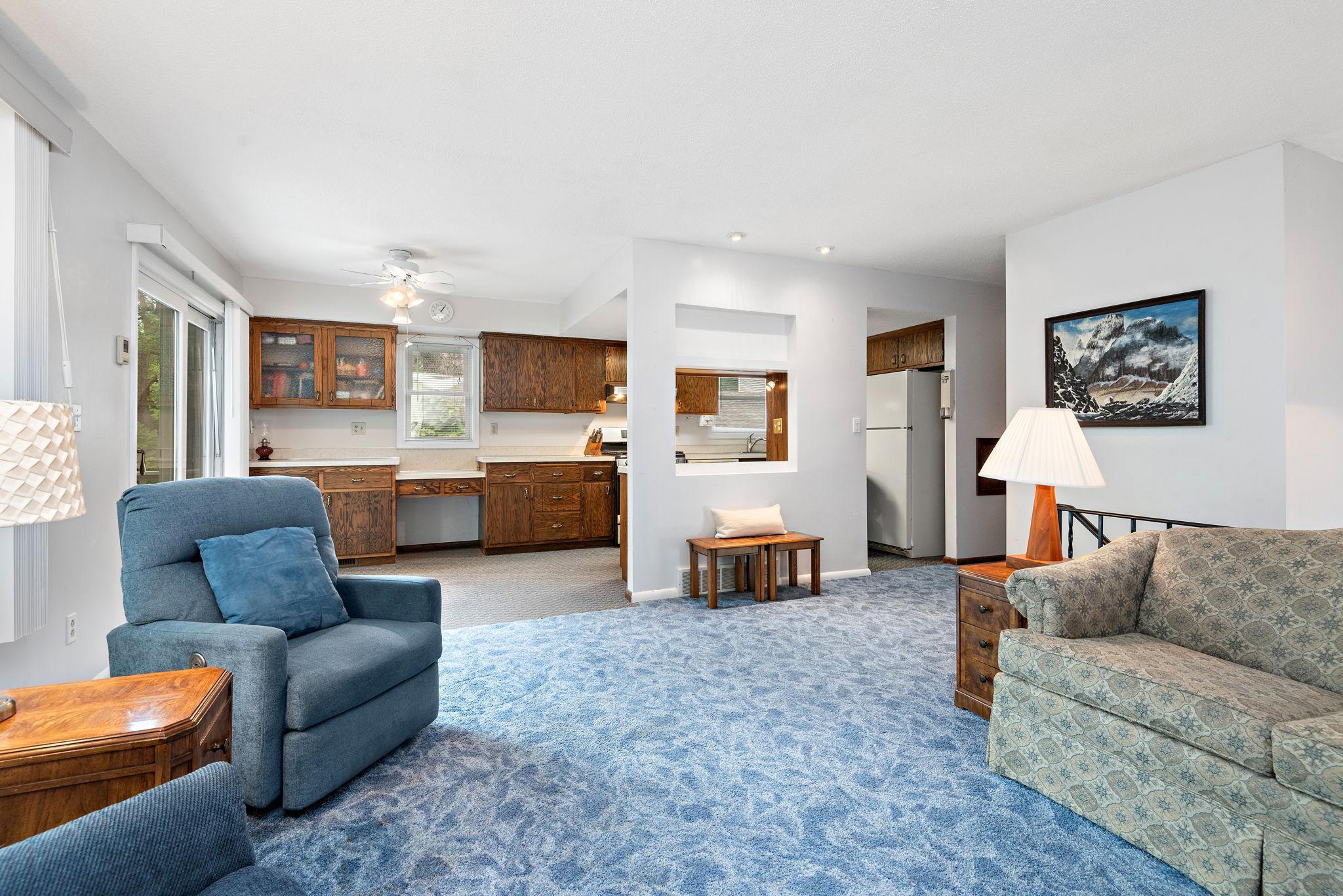 5870 Main Street W