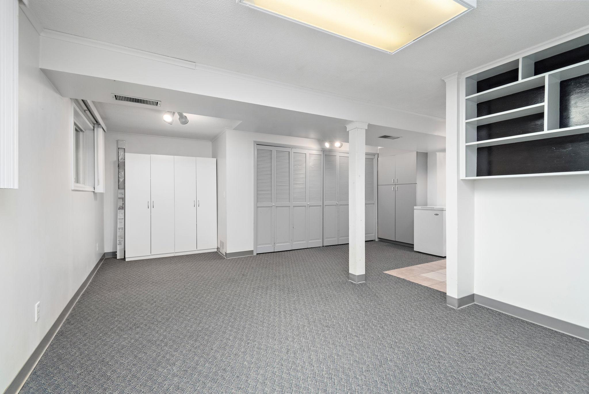 5870 Main Street W