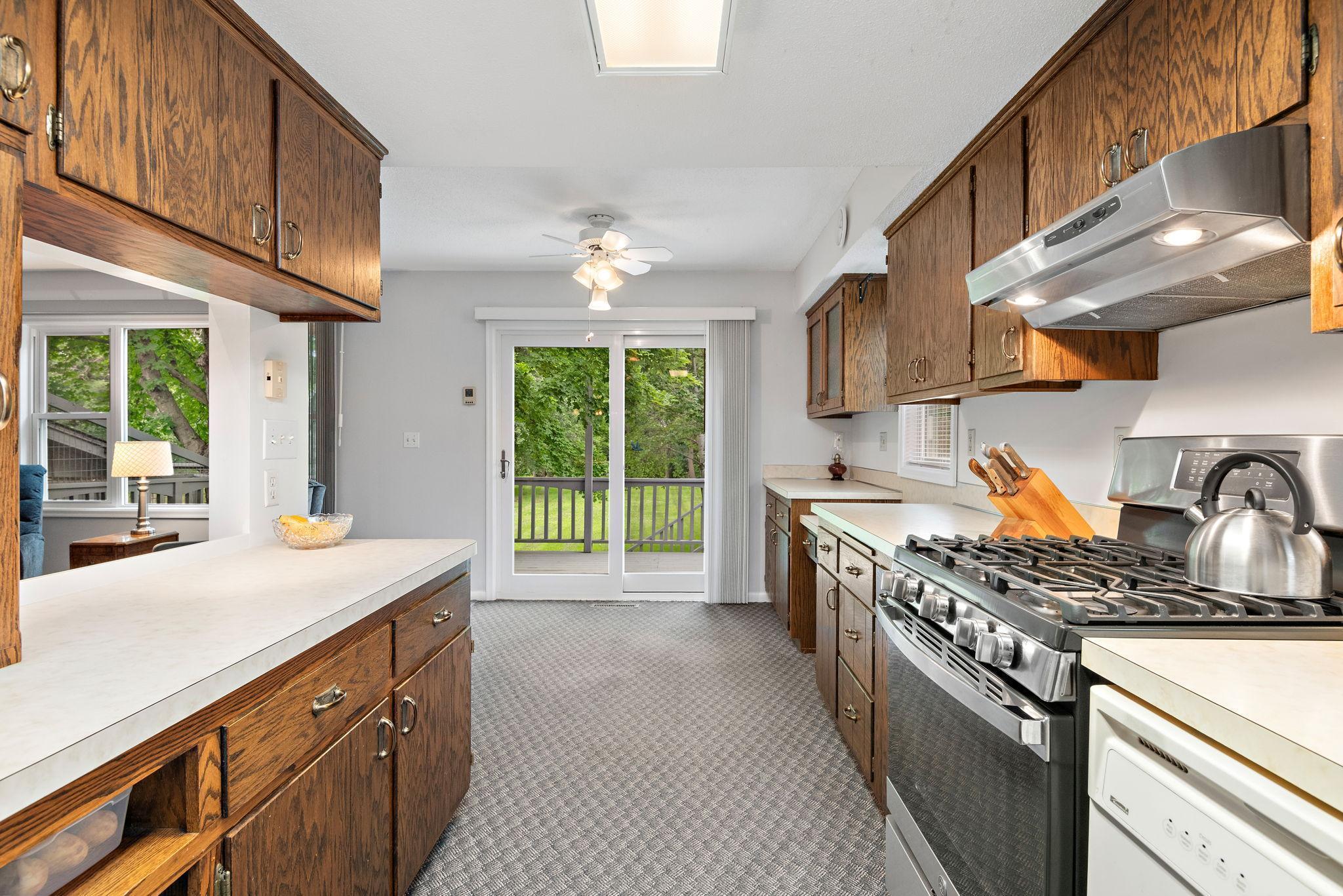 5870 Main Street W