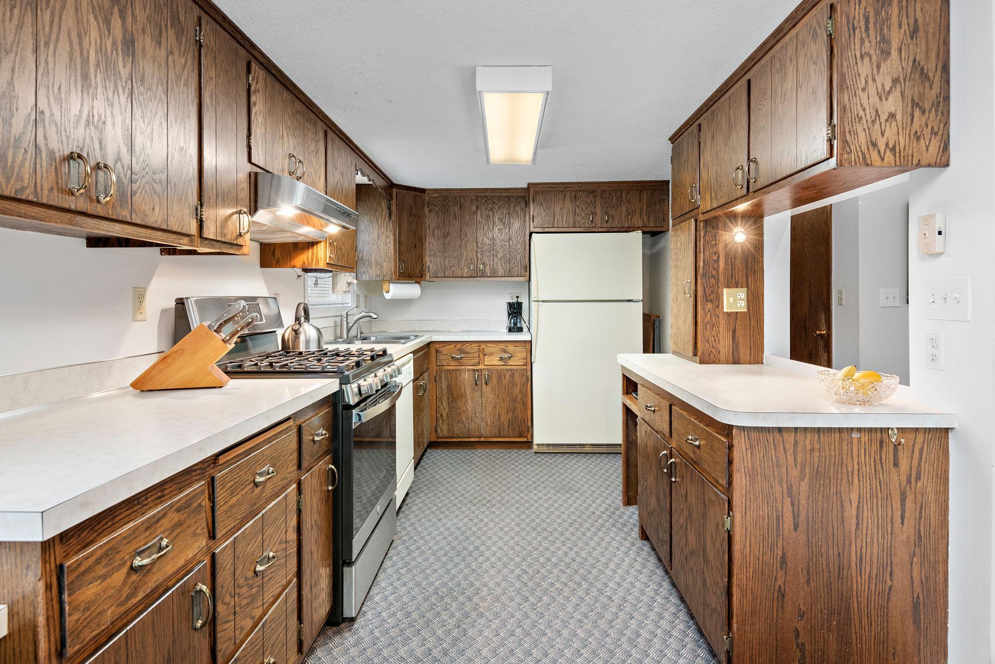5870 Main Street W