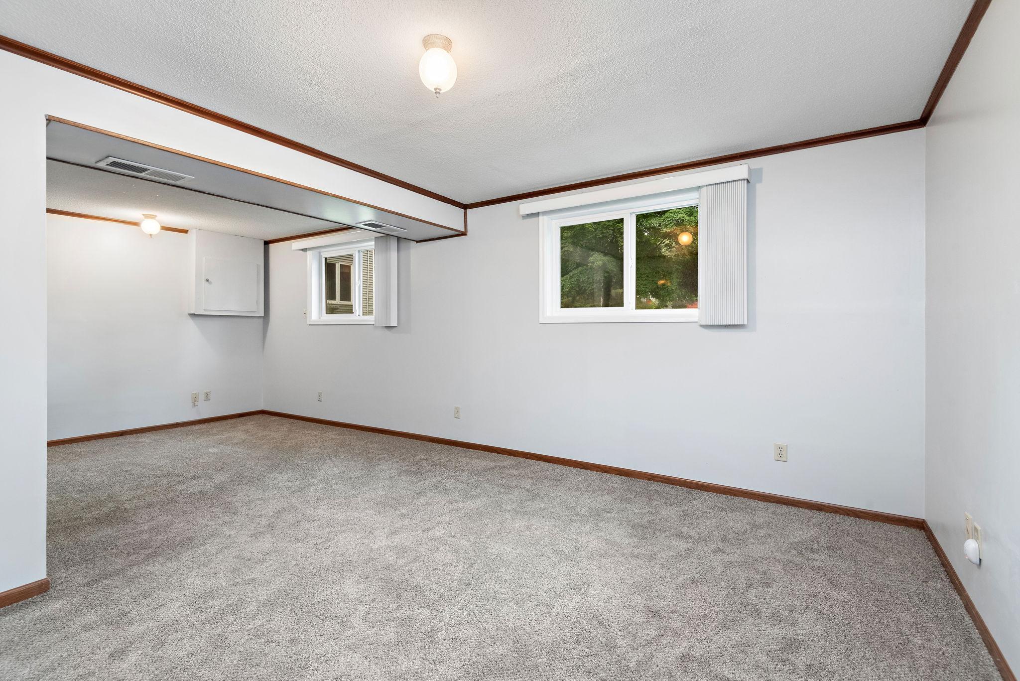 5870 Main Street W