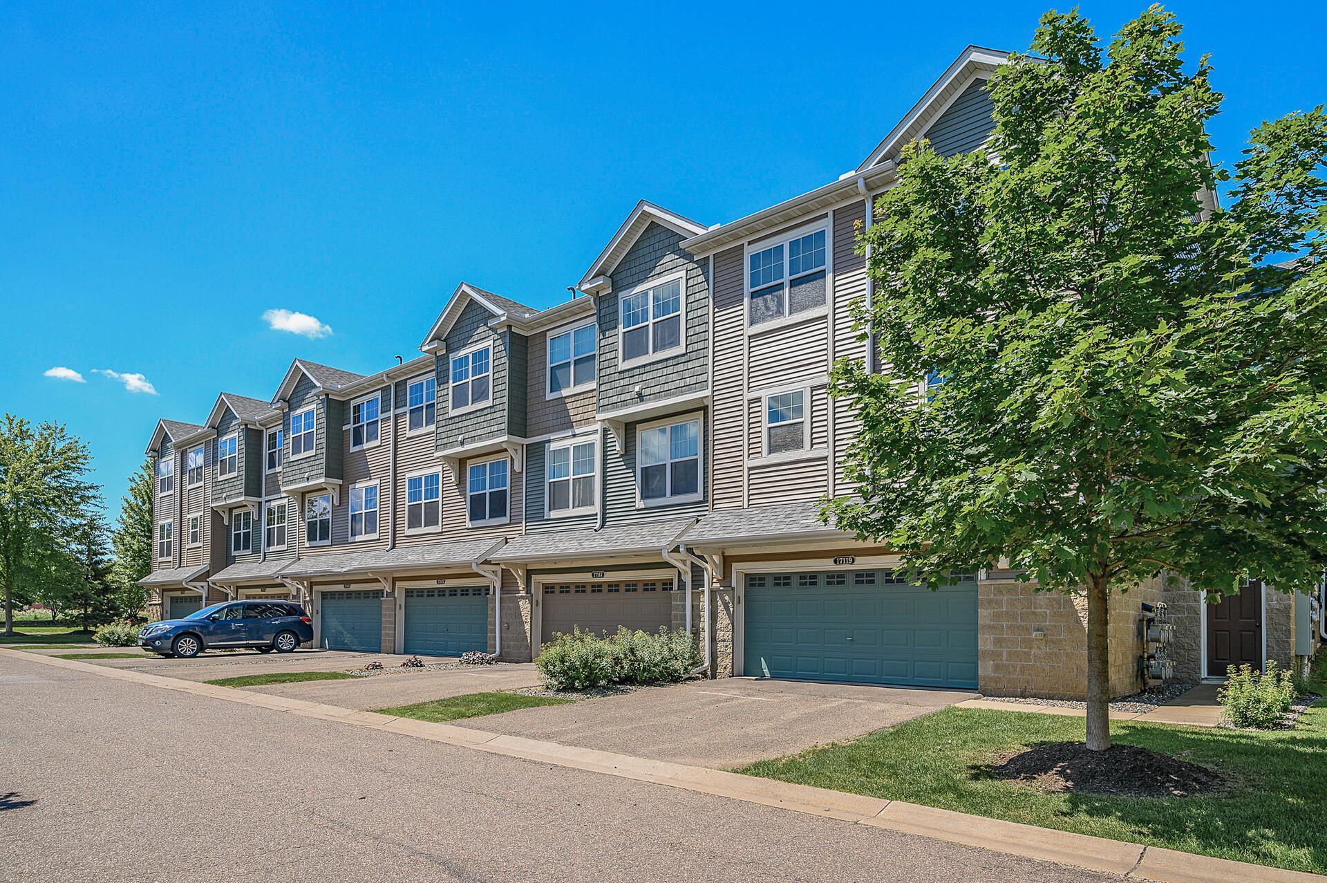 17111 72nd Avenue N Unit: 4402