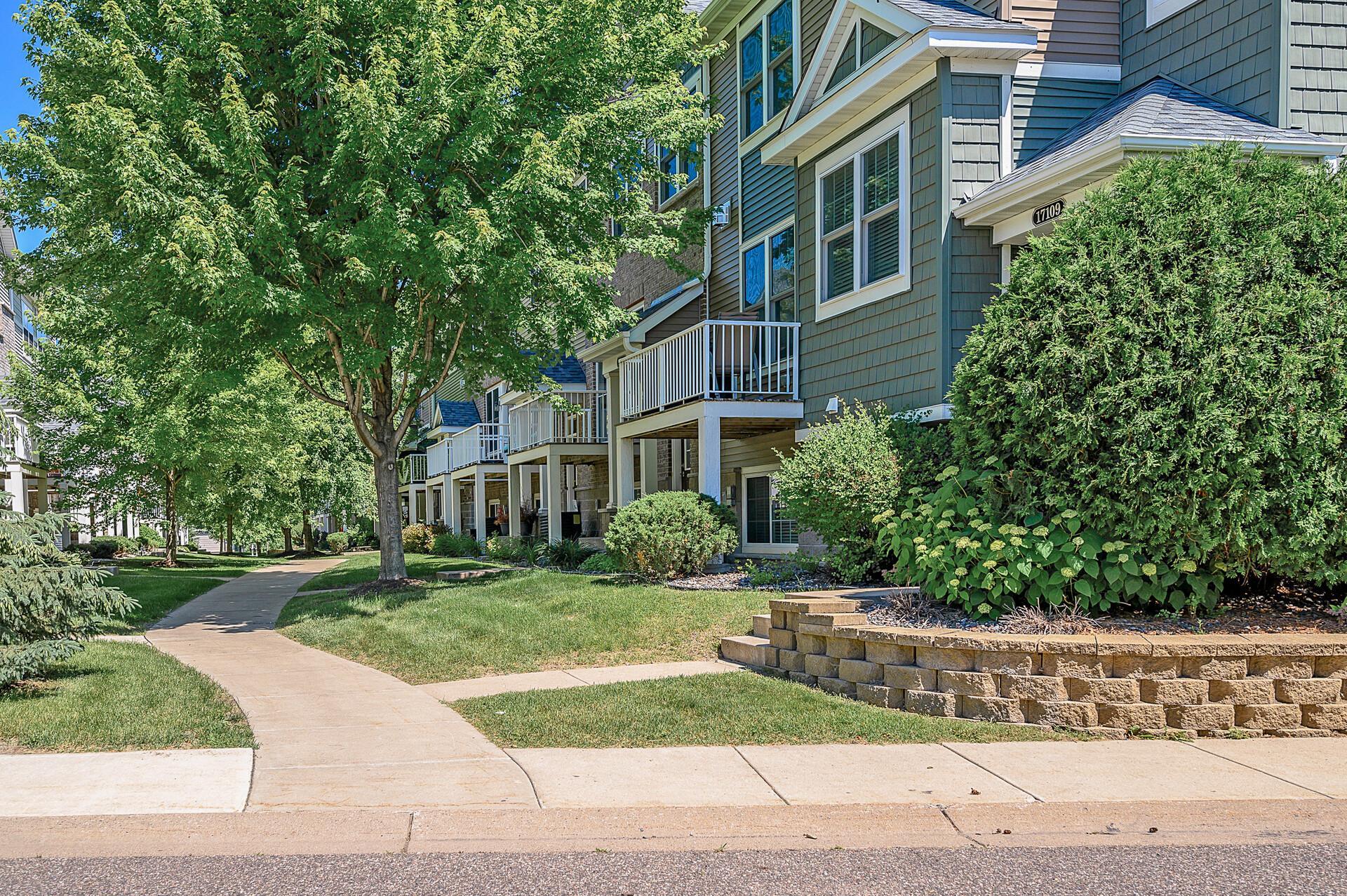 17111 72nd Avenue N Unit: 4402