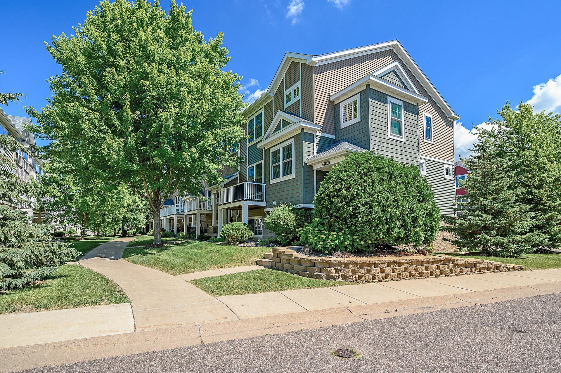 17111 72nd Avenue N Unit: 4402