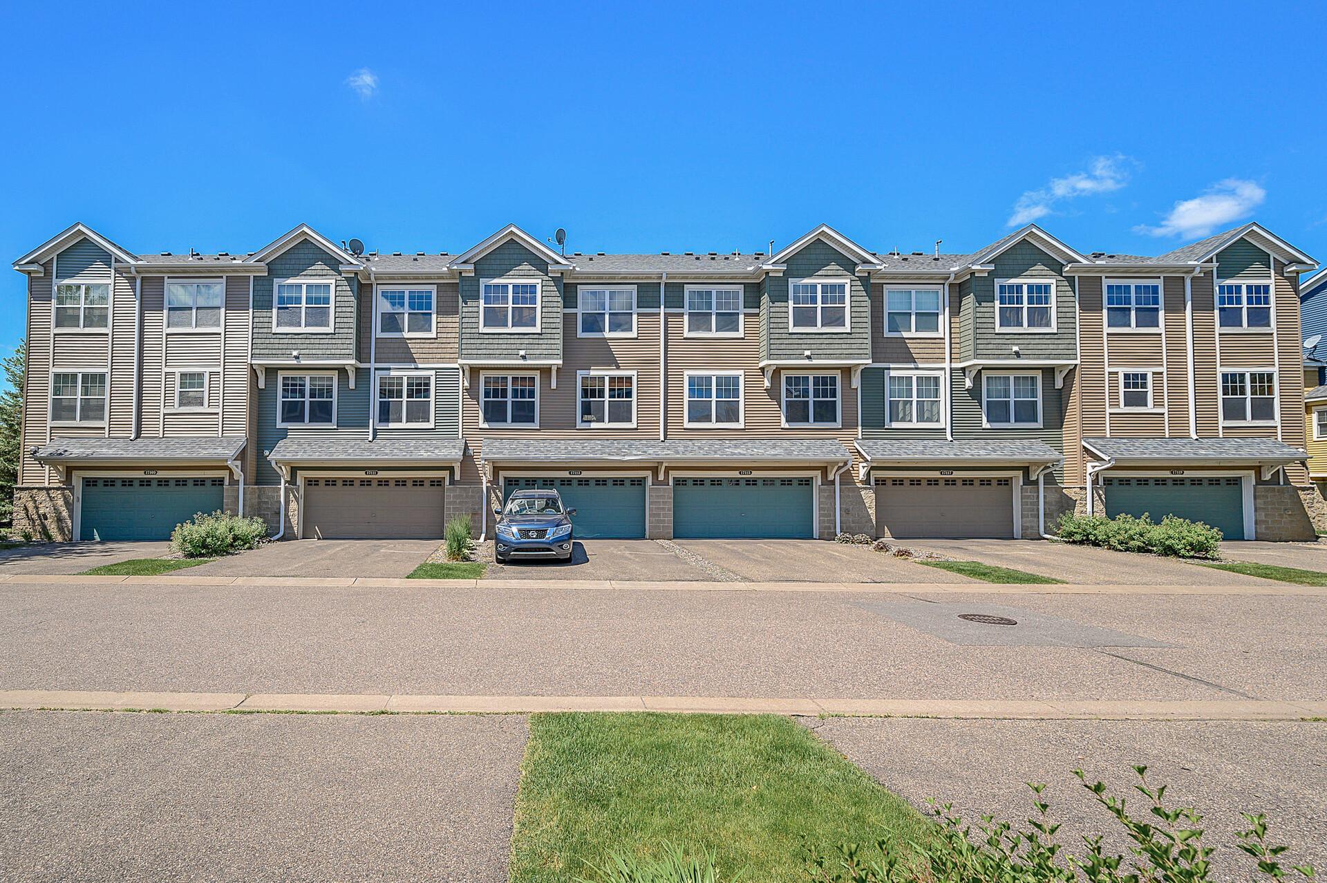 17111 72nd Avenue N Unit: 4402