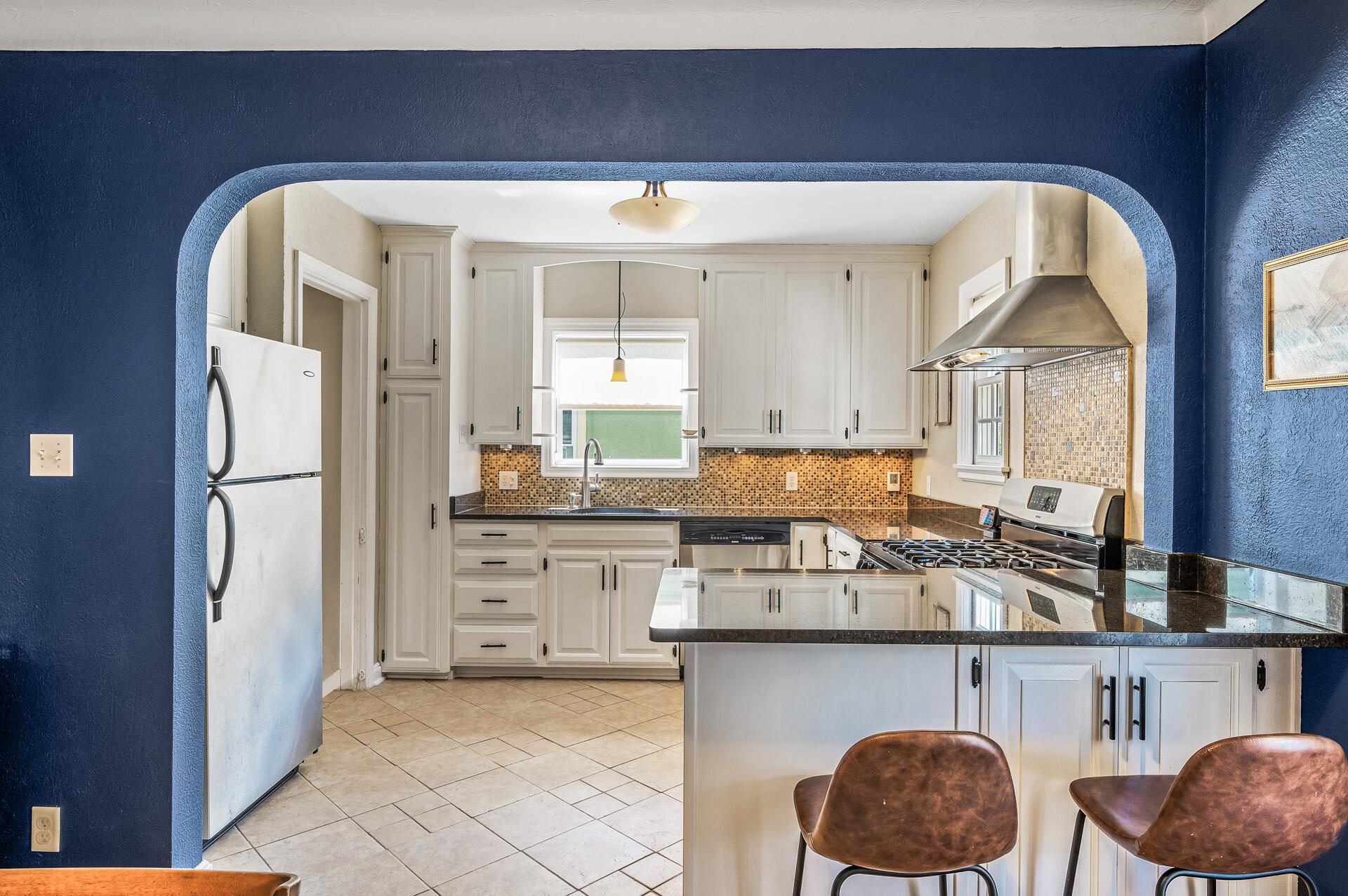 283 Hamline Avenue S