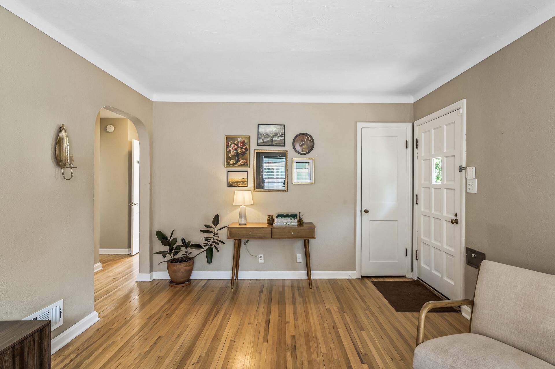 283 Hamline Avenue S