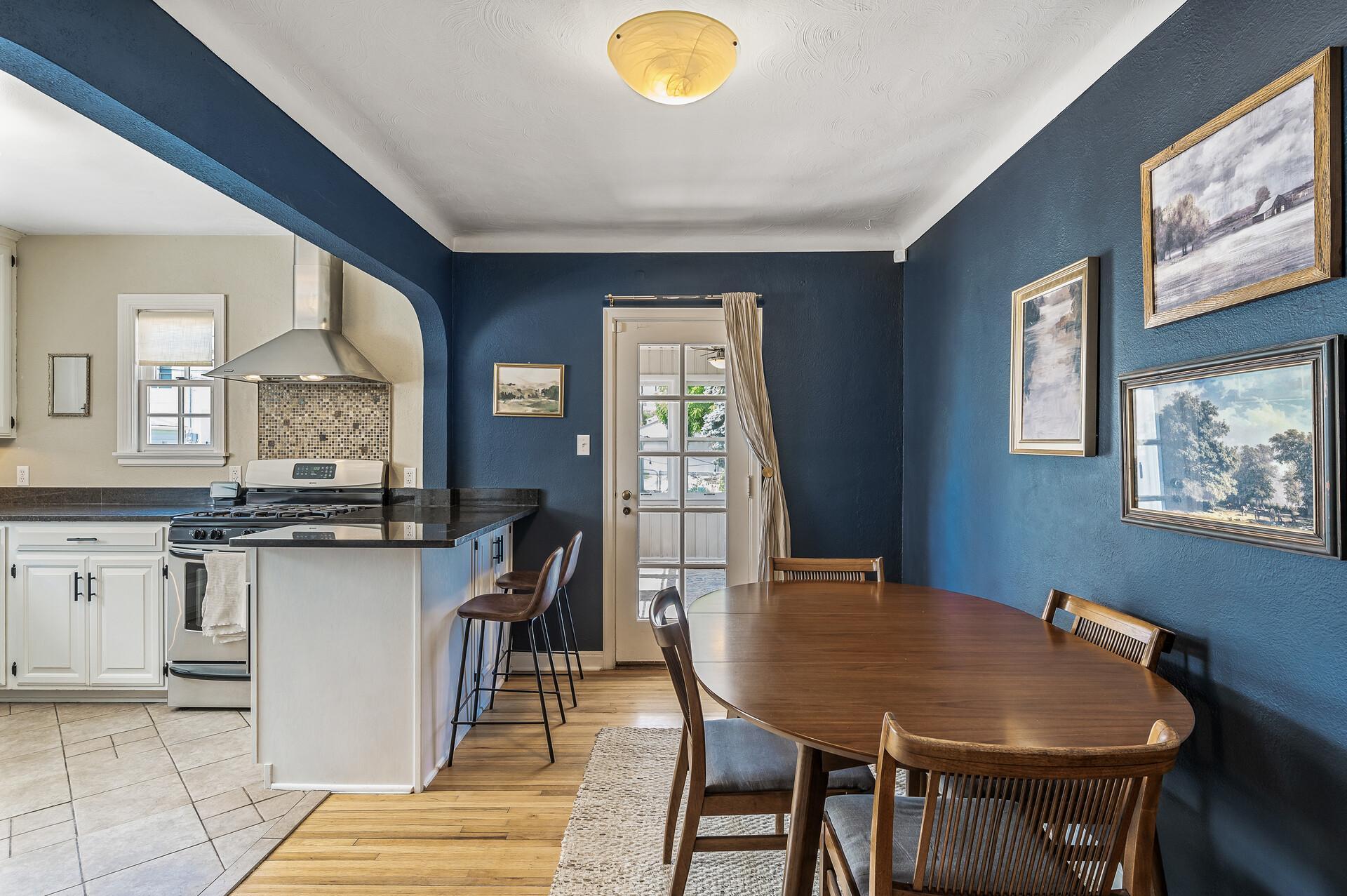 283 Hamline Avenue S