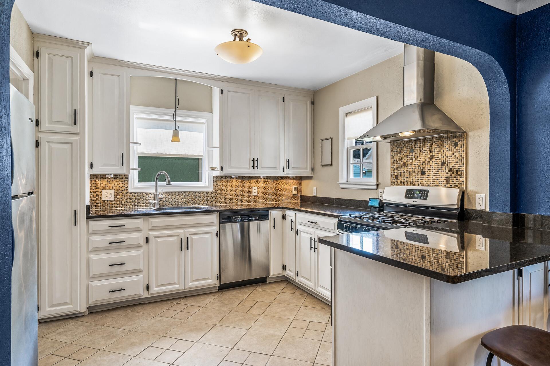 283 Hamline Avenue S