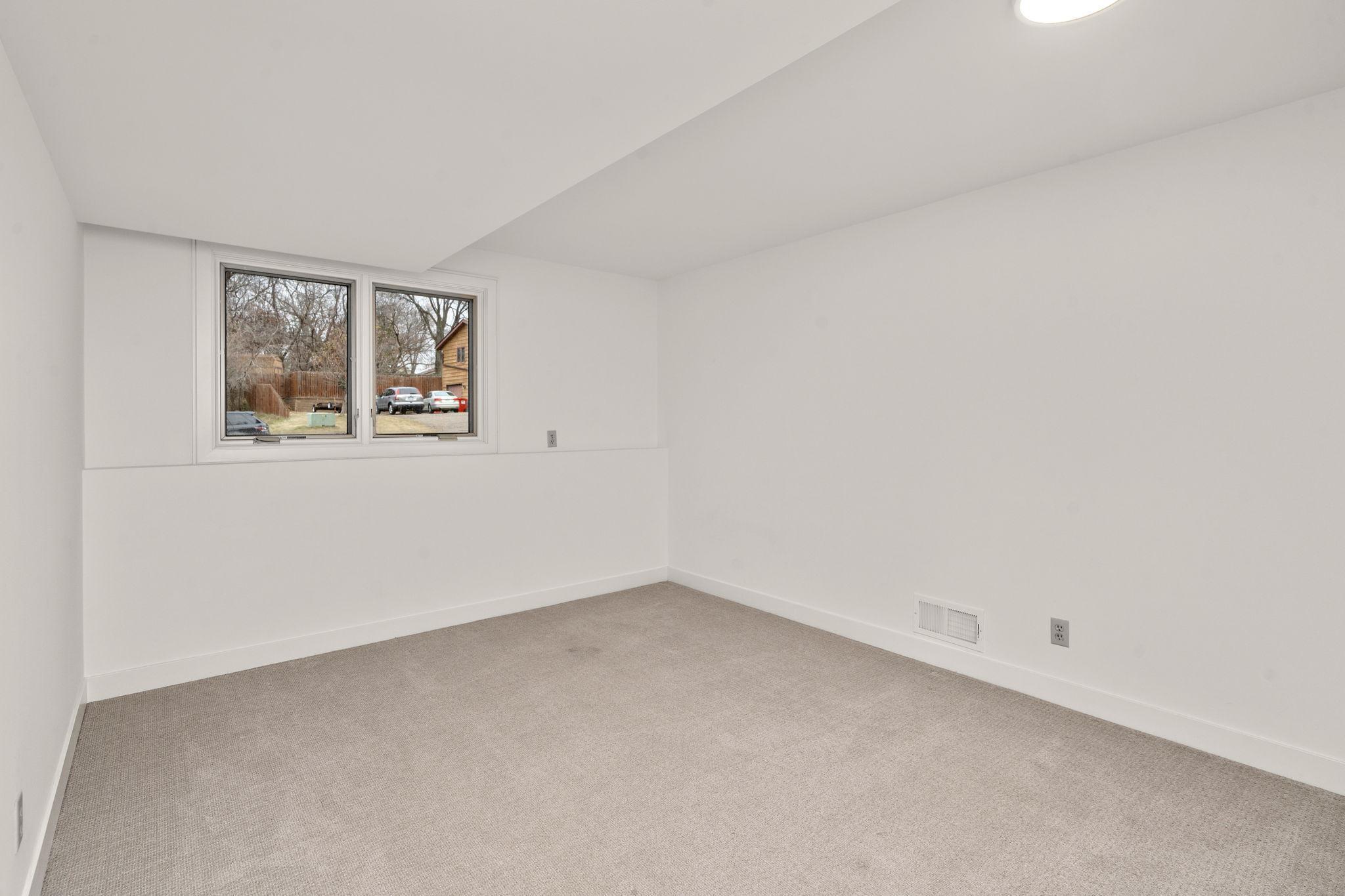 8131 Tierneys Woods Curve