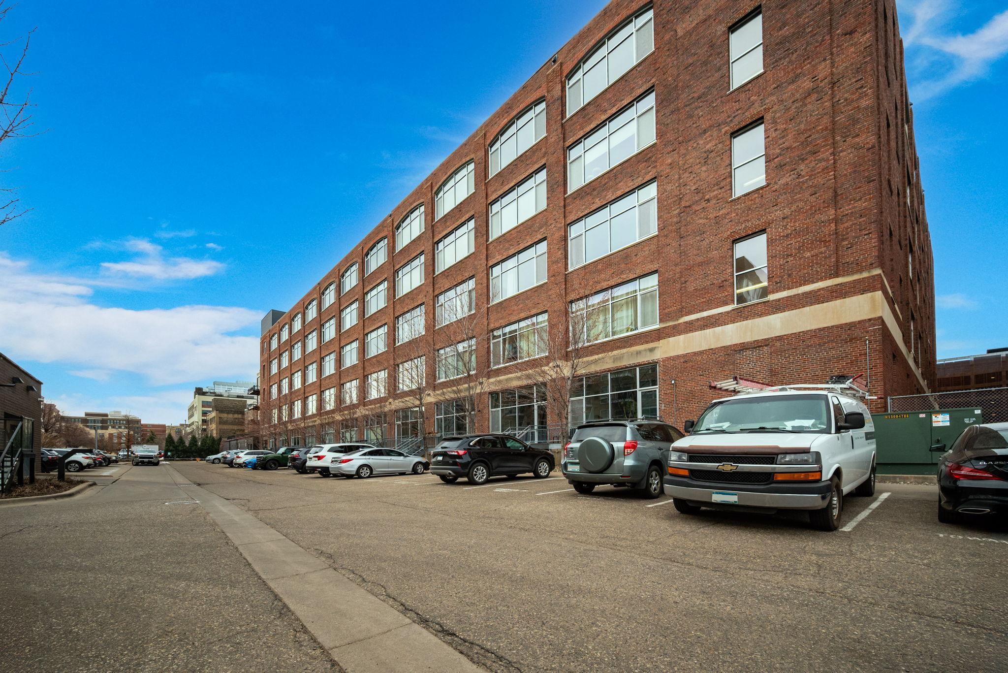 700 Washington Avenue N Unit: 523