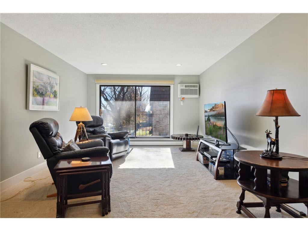 205 Barry Avenue S Unit: 210