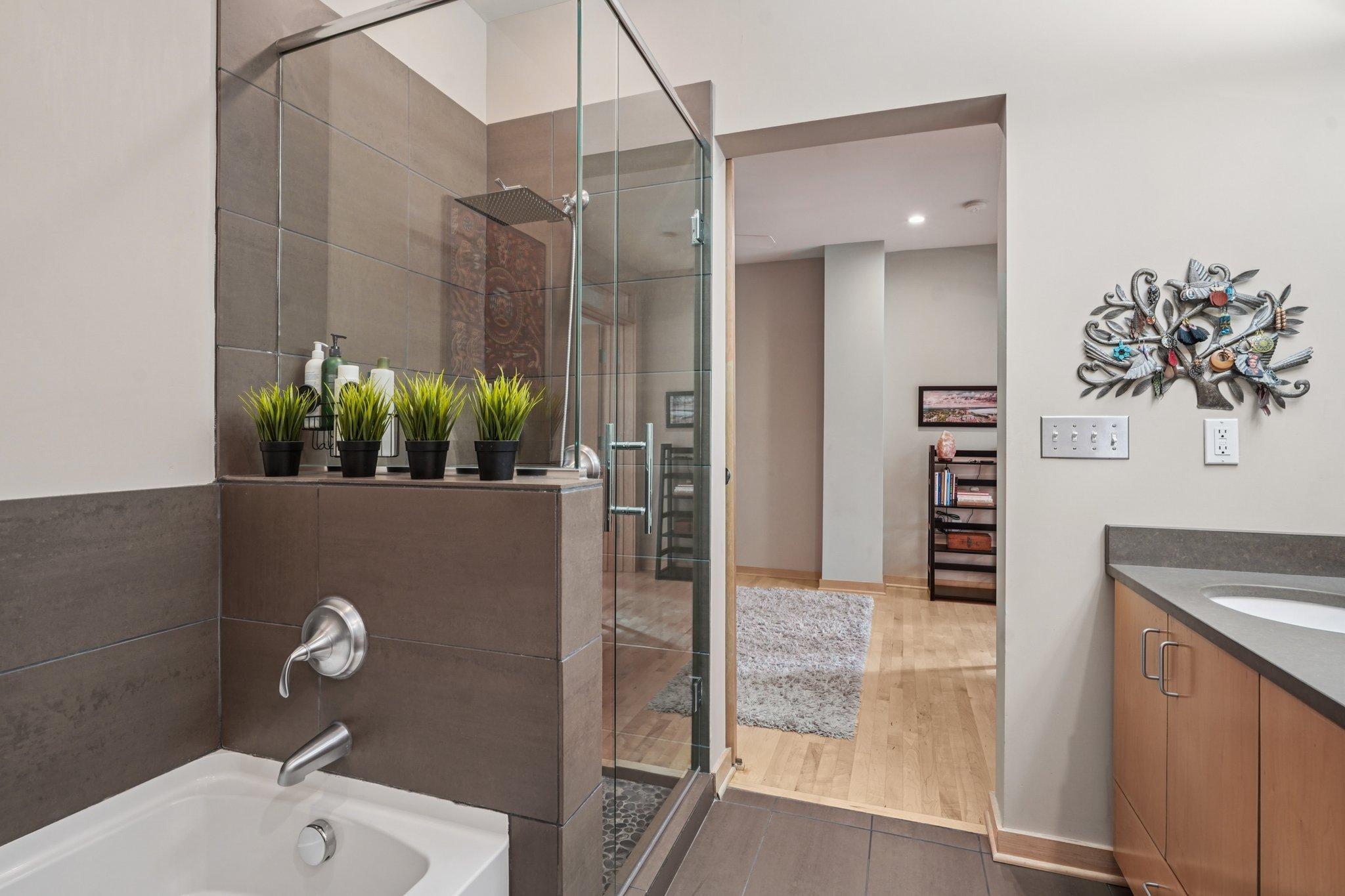 3116 W Lake Street Unit: 116