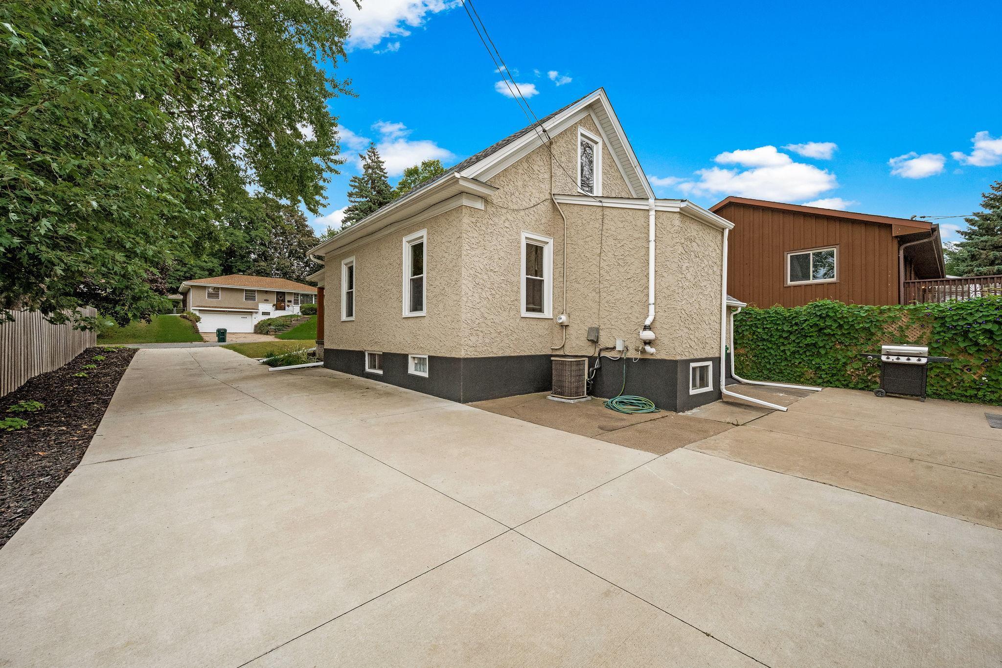 4348 Mcleod Street NE
