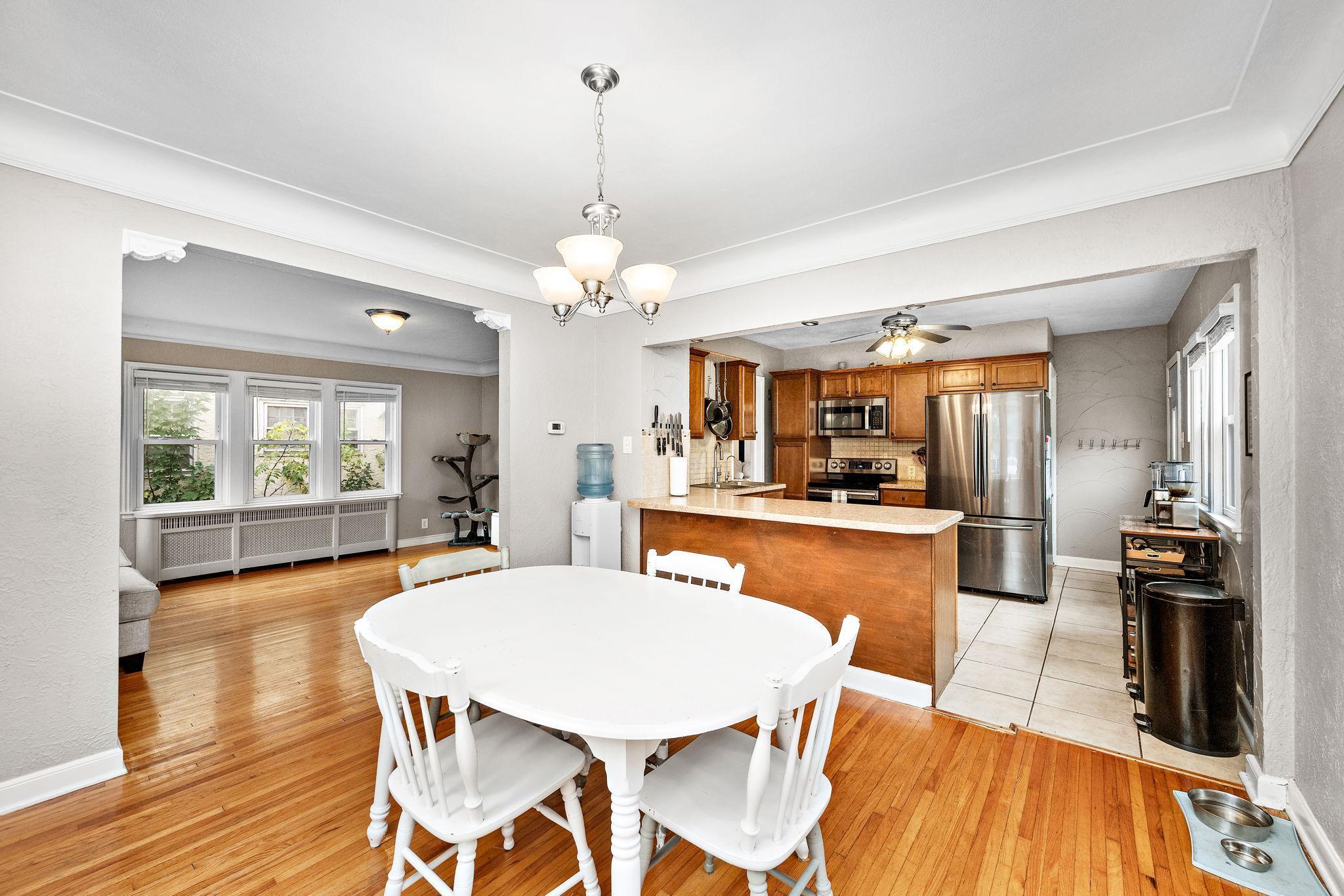 727 Cottage Avenue E