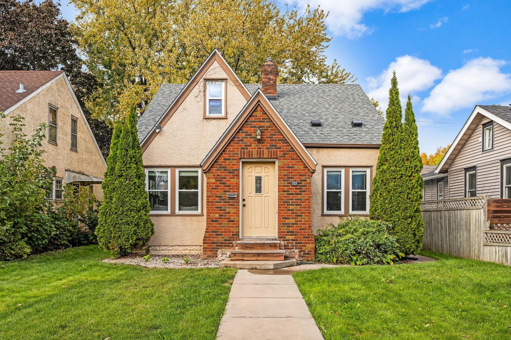 727 Cottage Avenue E