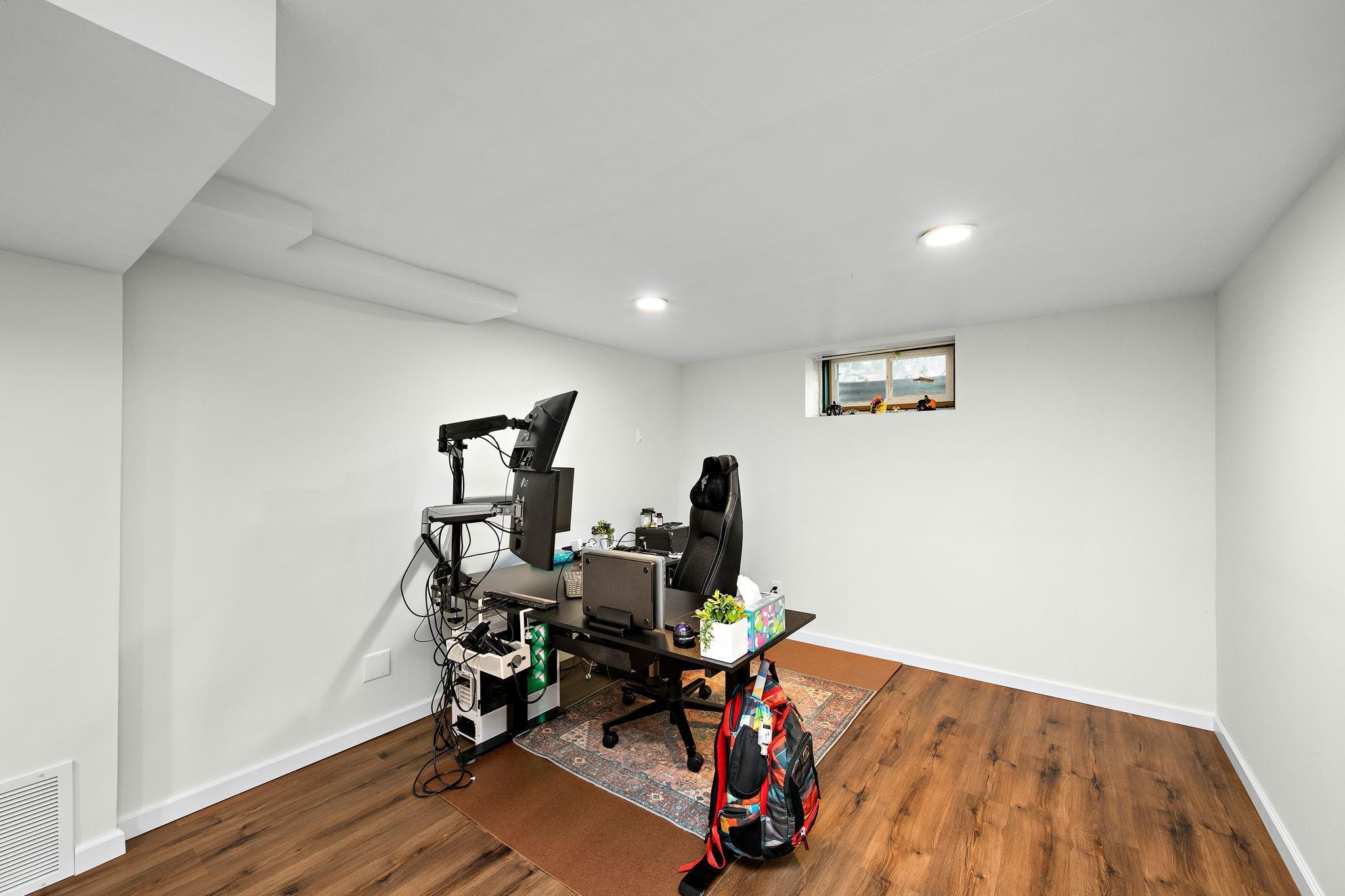 727 Cottage Avenue E