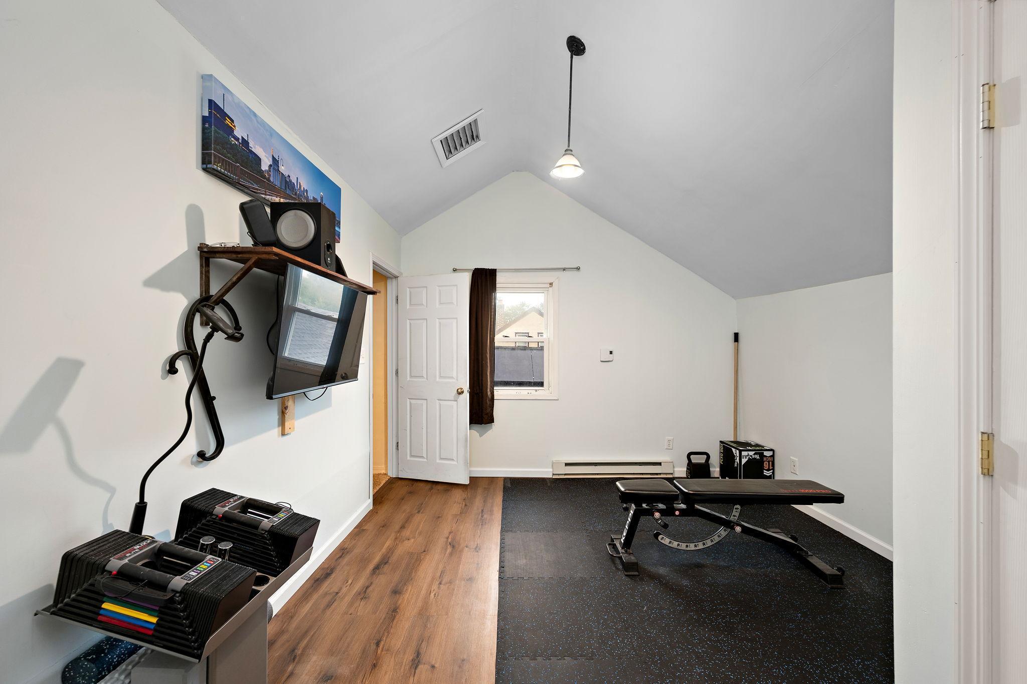 727 Cottage Avenue E