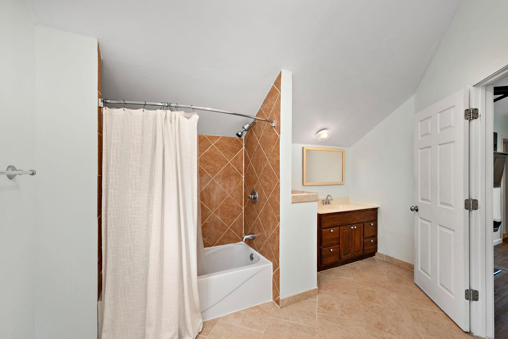 727 Cottage Avenue E