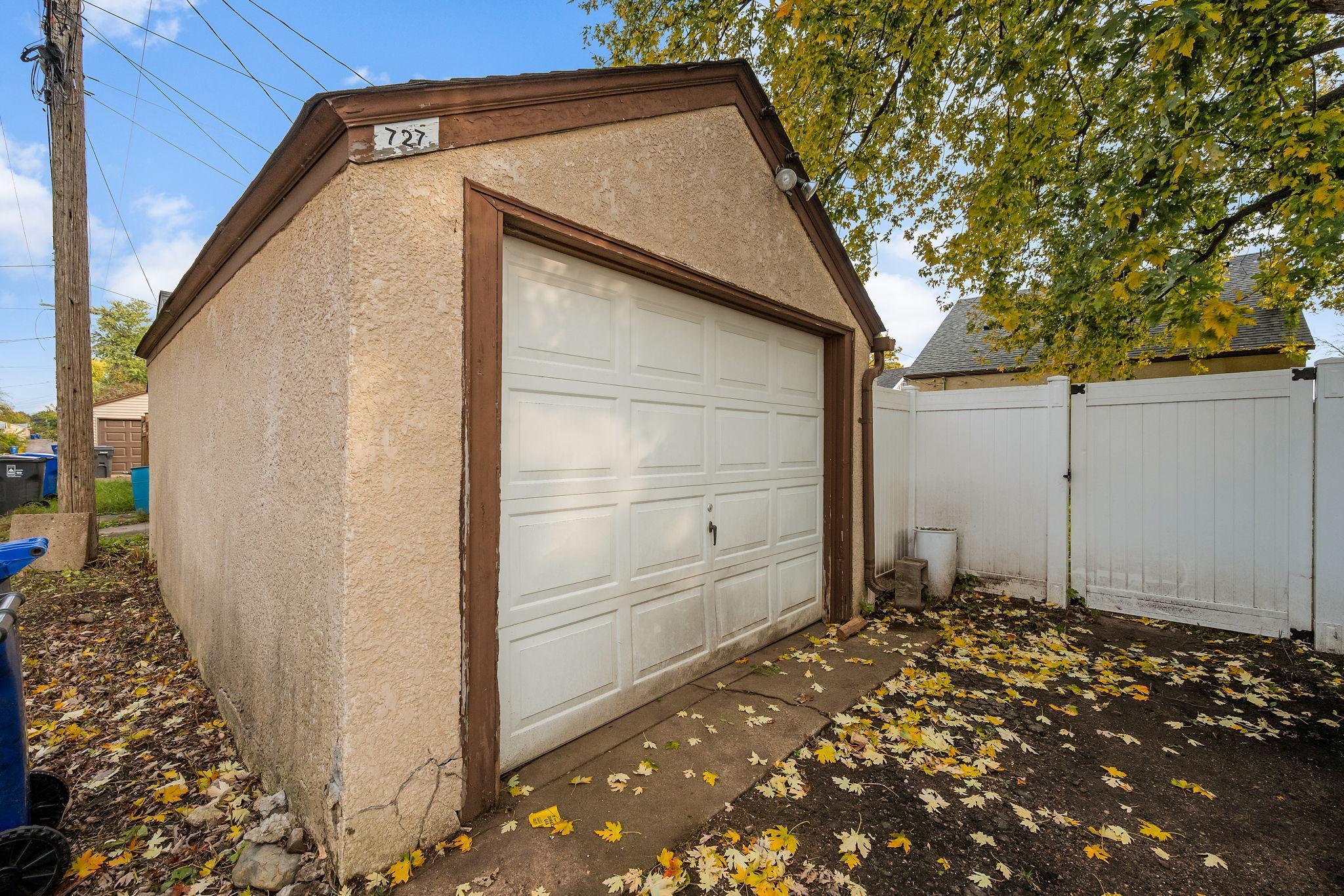 727 Cottage Avenue E
