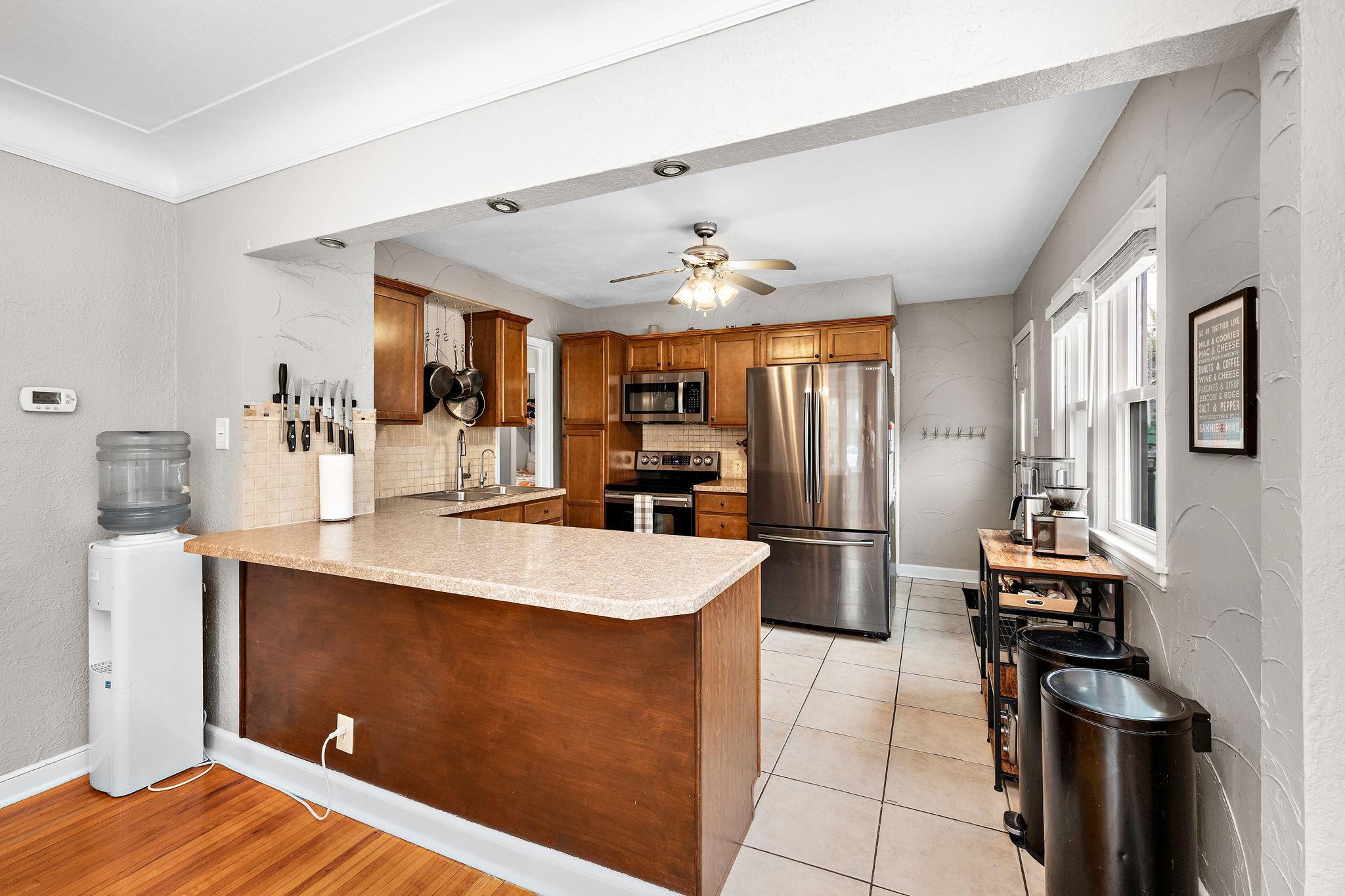 727 Cottage Avenue E