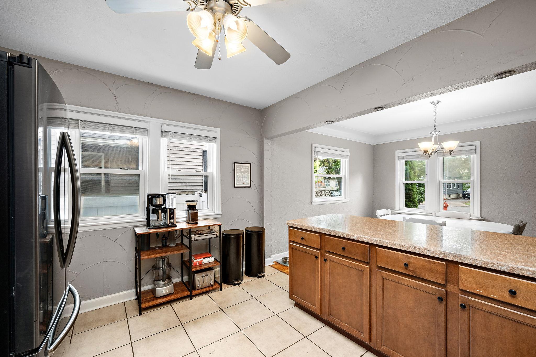 727 Cottage Avenue E