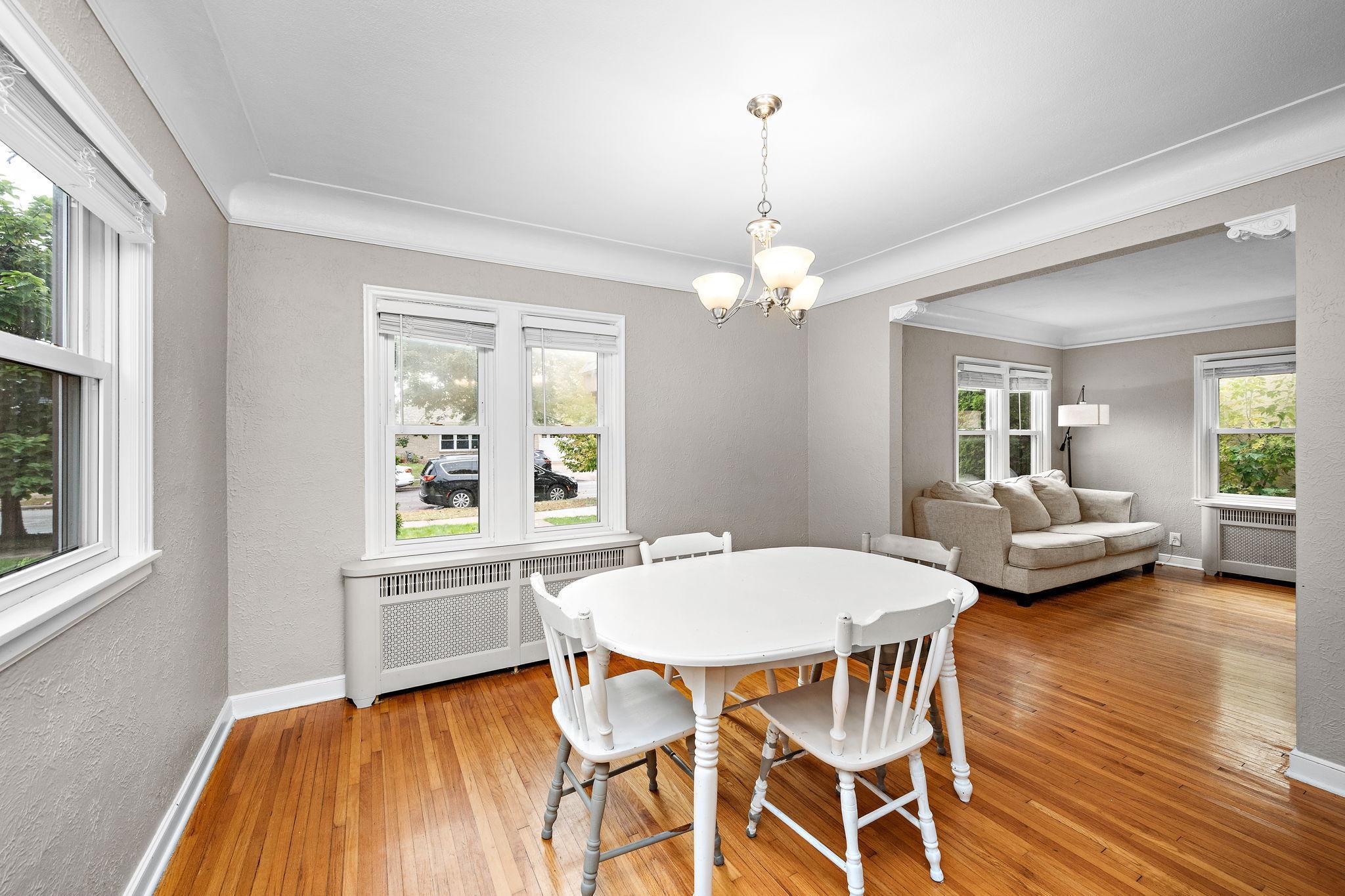 727 Cottage Avenue E